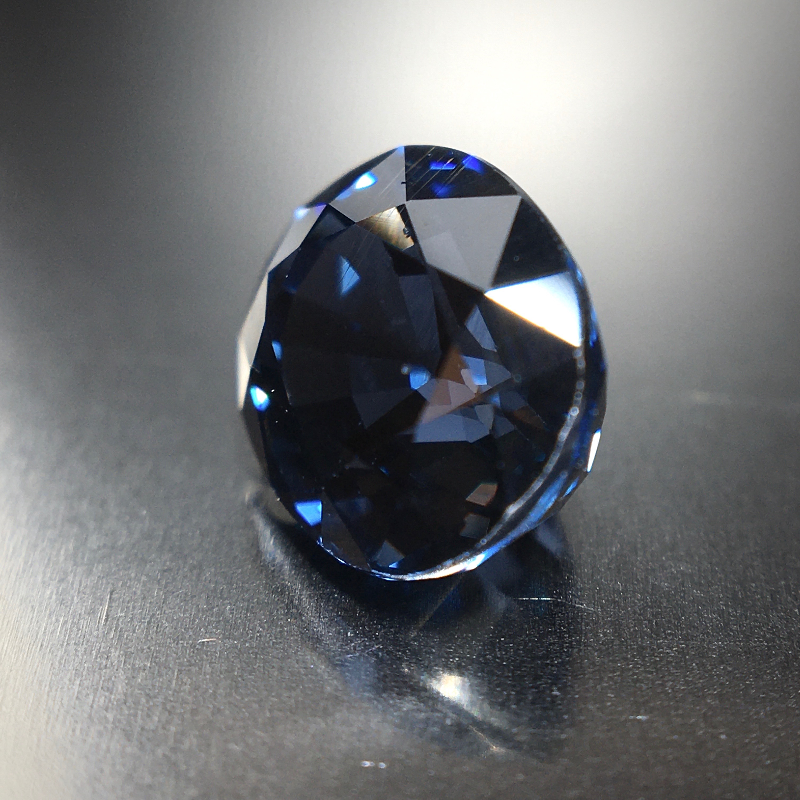 深い青色の輝き 1.9ct UP 天然ブルー スピネル | Frederick’s Gems&Jewelry