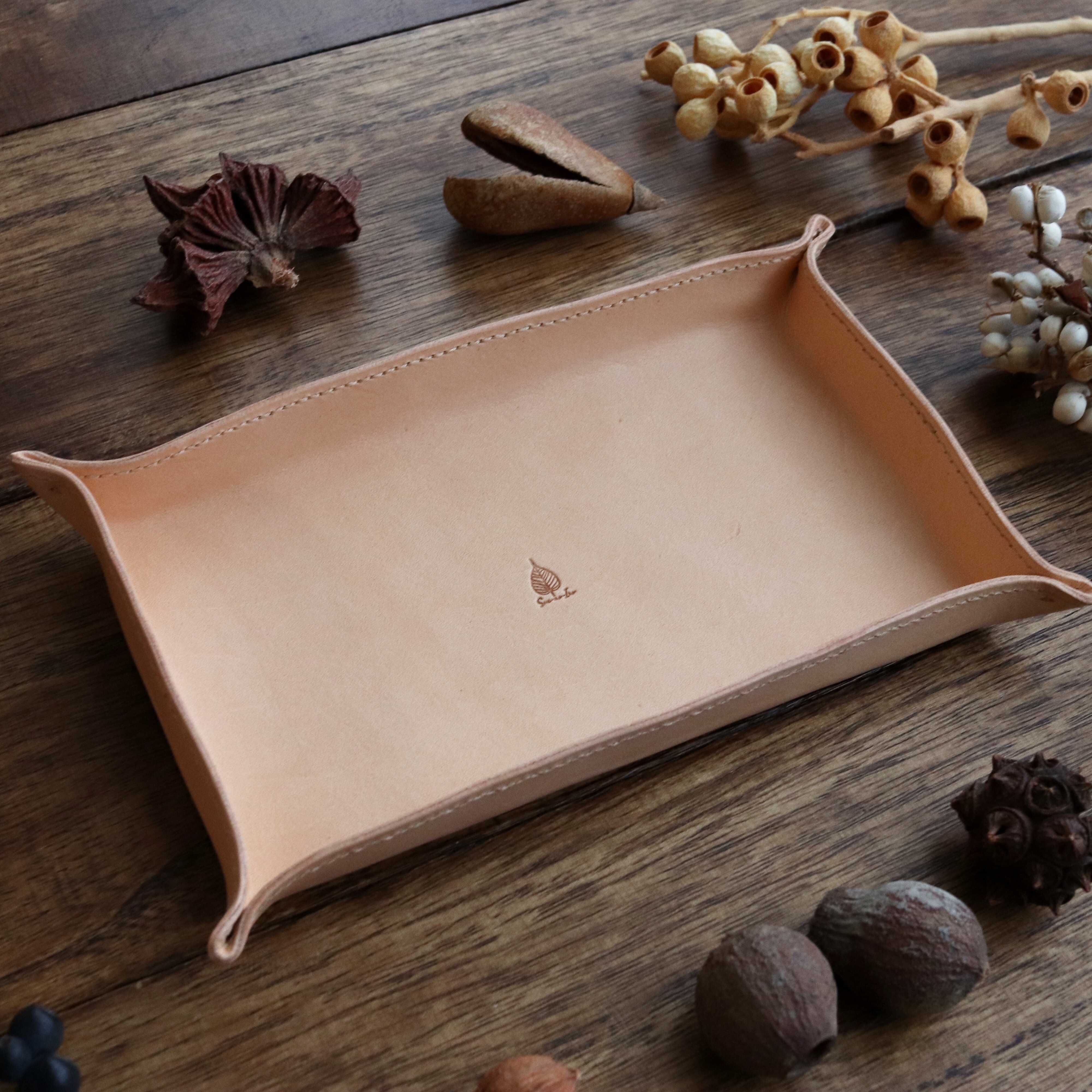 ヌメ革のレザートレイ L 草木染レザー Sou No Iro