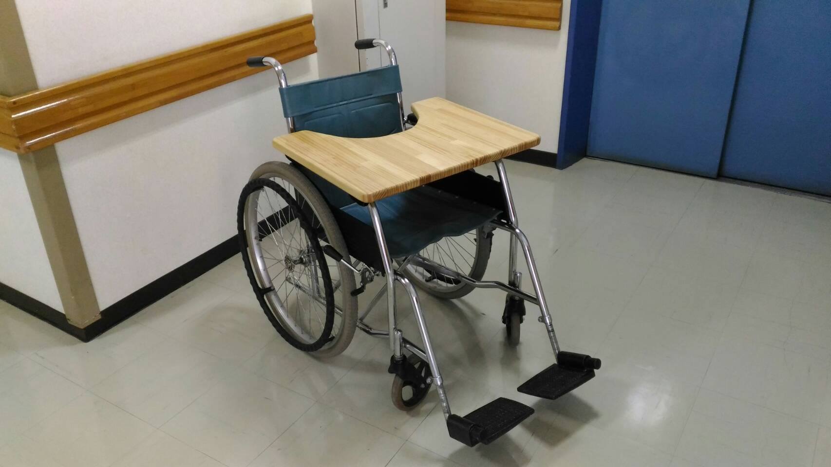 車 用 テーブル