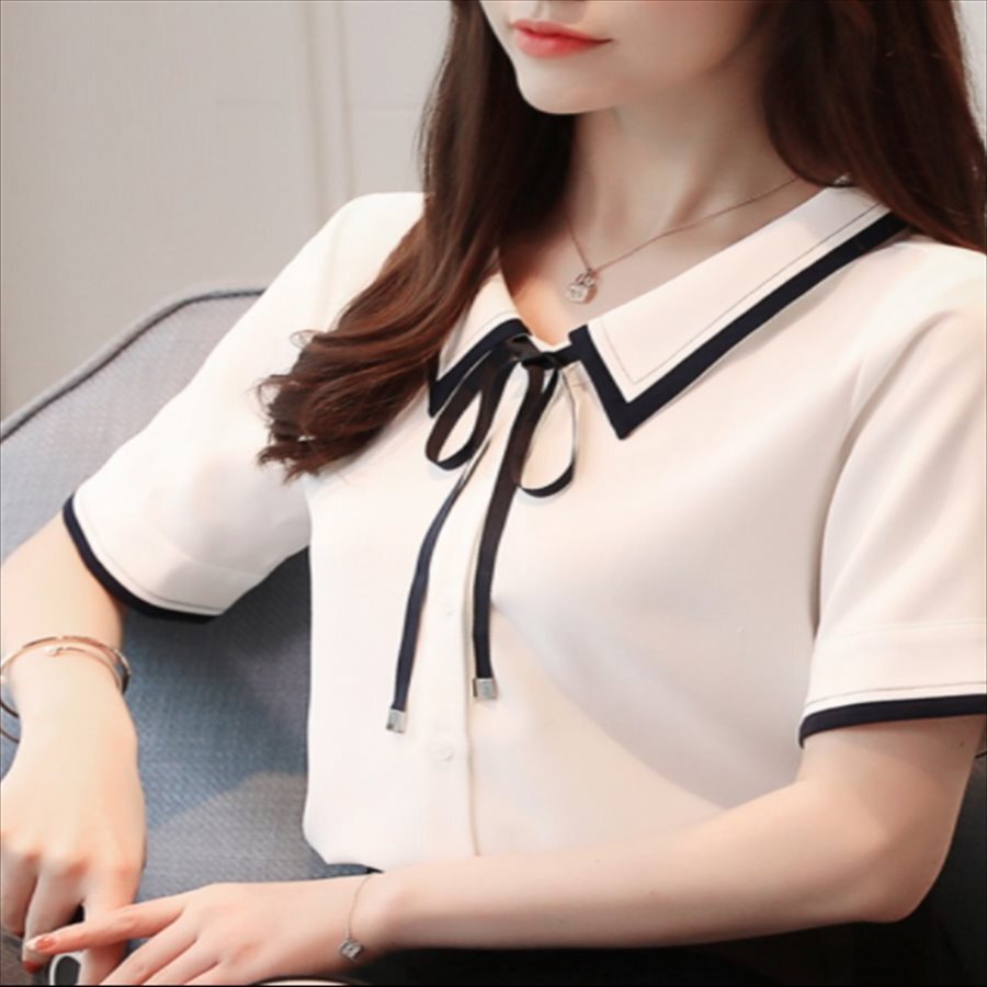大人可愛い 半袖ブラウス バイカラー リボン こなれ感 きれいめ エレガント コンサバ系 夏 お出かけ オフィス 街角のカフェテラス