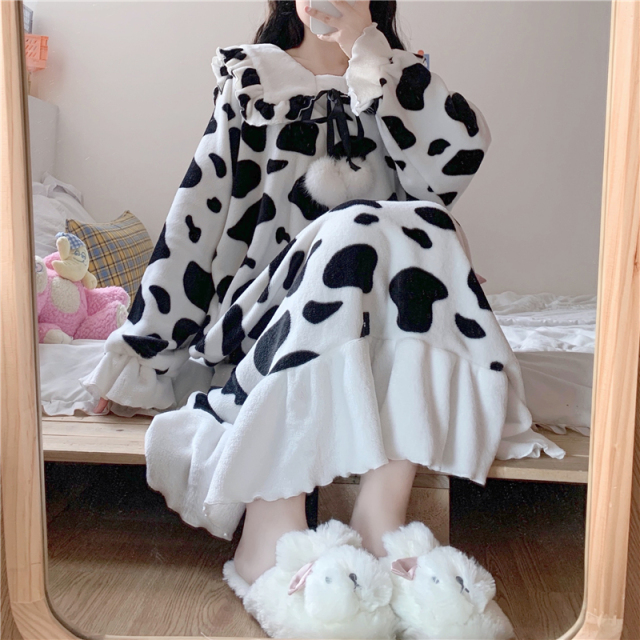レディースファッション ワンピースパジャマ 部屋着 ルームウェア モコモコパジャマ 牛柄 スリーピングスカート 秋冬コーデ 新作 More Lluze モア ルーゼ