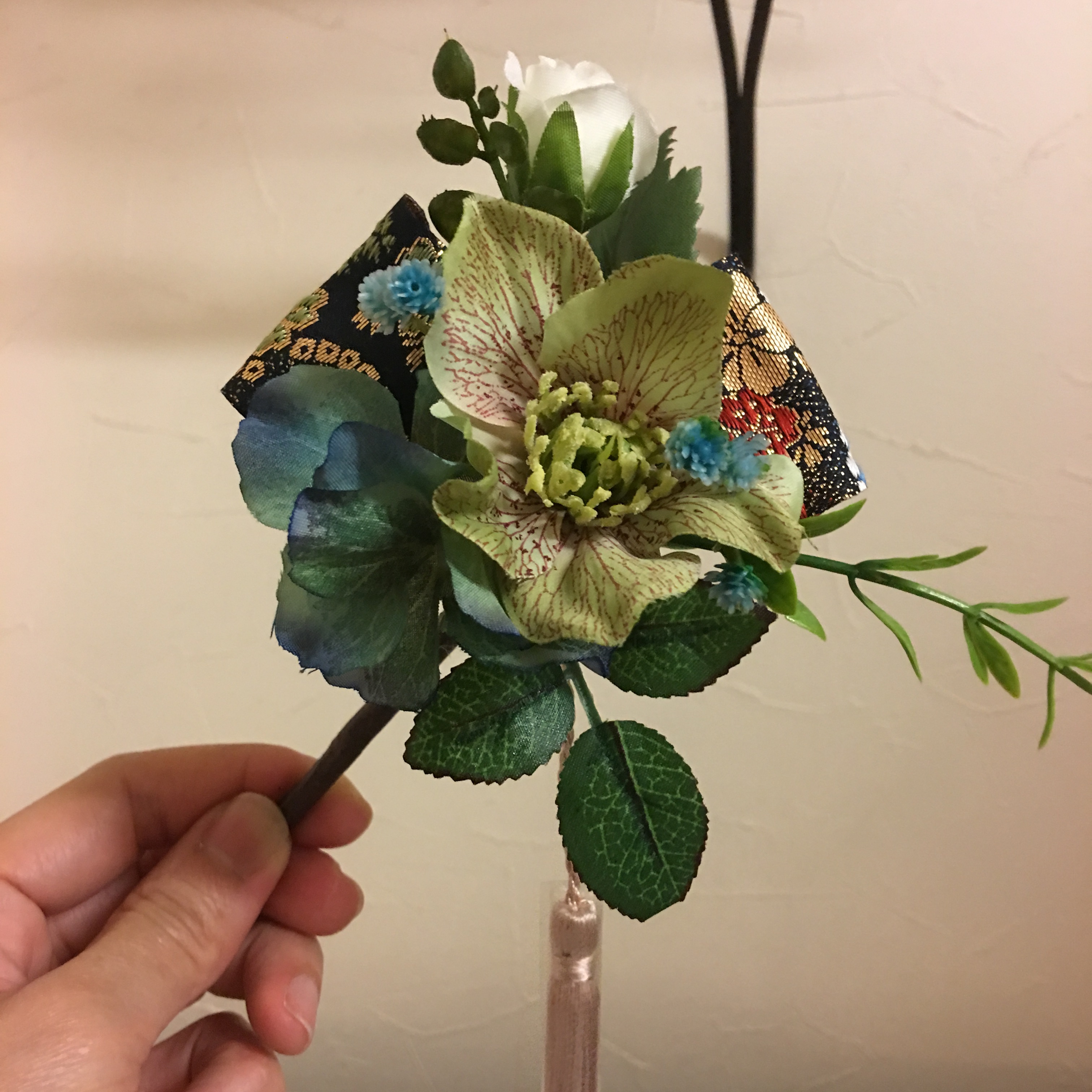 和風小物シリーズ 和風リボンとクリスマスローズ Flower Tease フラワーティーズ