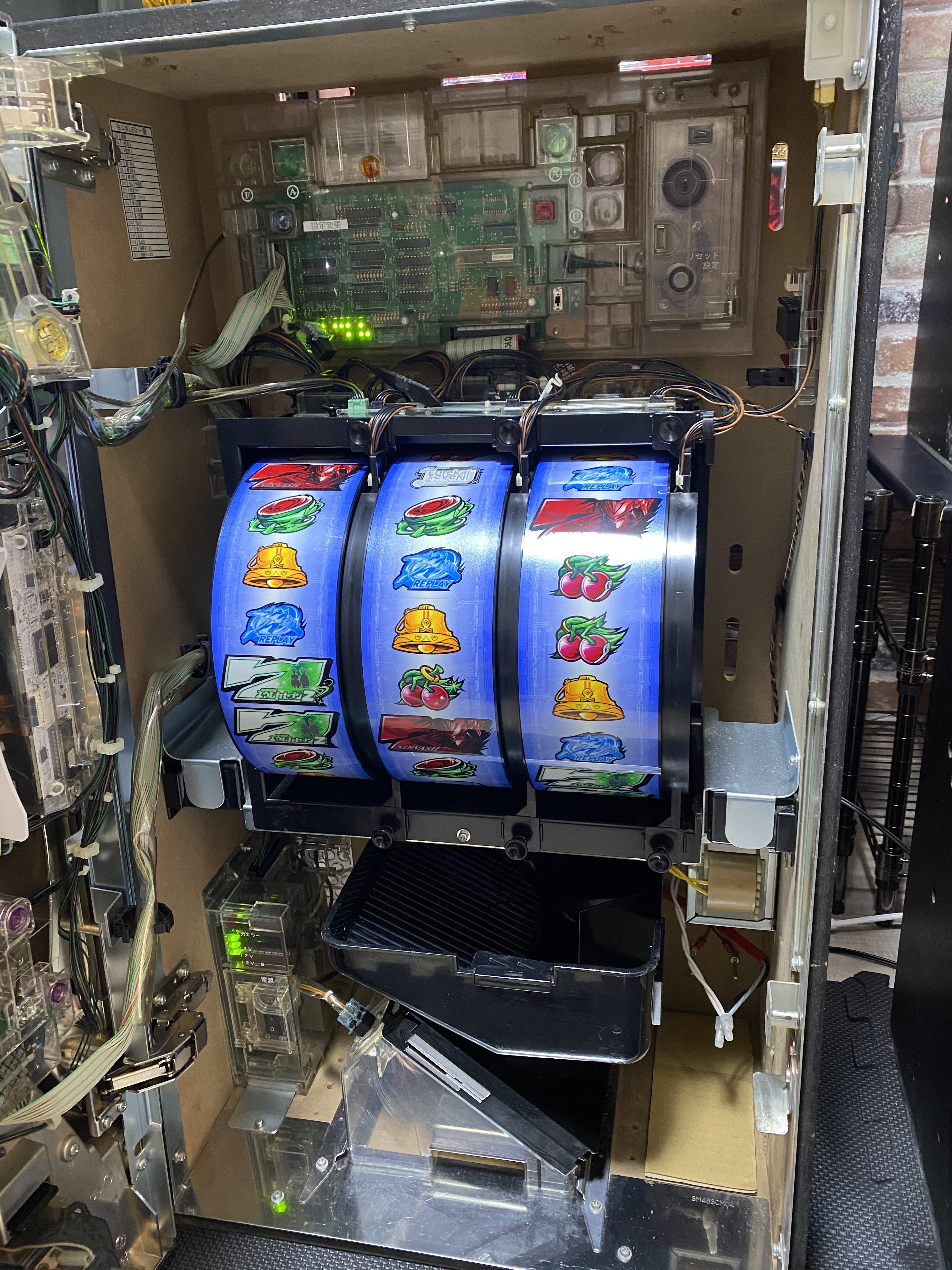 サミー パチスロ交響詩篇エウレカセブン2 パチスロ中古実機 スロット中古実機 家庭用電源 ドアキー 設定キー ボリューム付 Slot Bar Stra サミー パチスロ交響詩篇エウレカセブン2 パチスロ中古実機 スロット中古実機 家庭用電源 ドアキー 設定キー ボリューム付 Slot Bar Stra