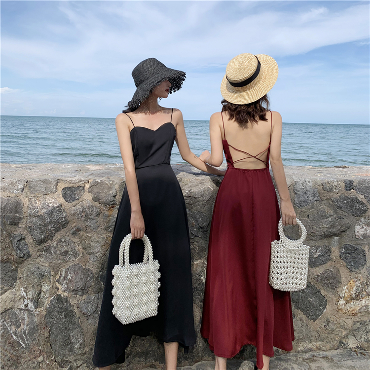 送料無料 ワンピース ノースリーブ キャミソールワンピース 袖なし ミモレ丈 ロングワンピース Aライン フレア バックシャン 背中あき バックオープン 華奢 シック フェミニン レトロ お洒落 セクシー 大人 エレガント 夏 リゾート 海 ビーチ お出かけ デート 旅行 海外