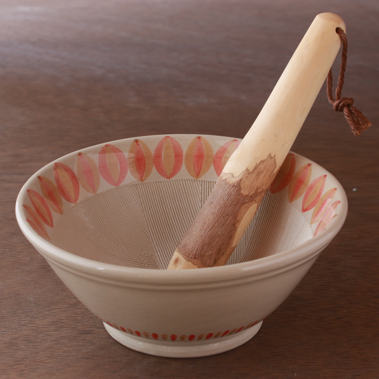そのまま食卓へ 6号すり鉢と山椒のすりこぎ 2 ヤマセのすり鉢
