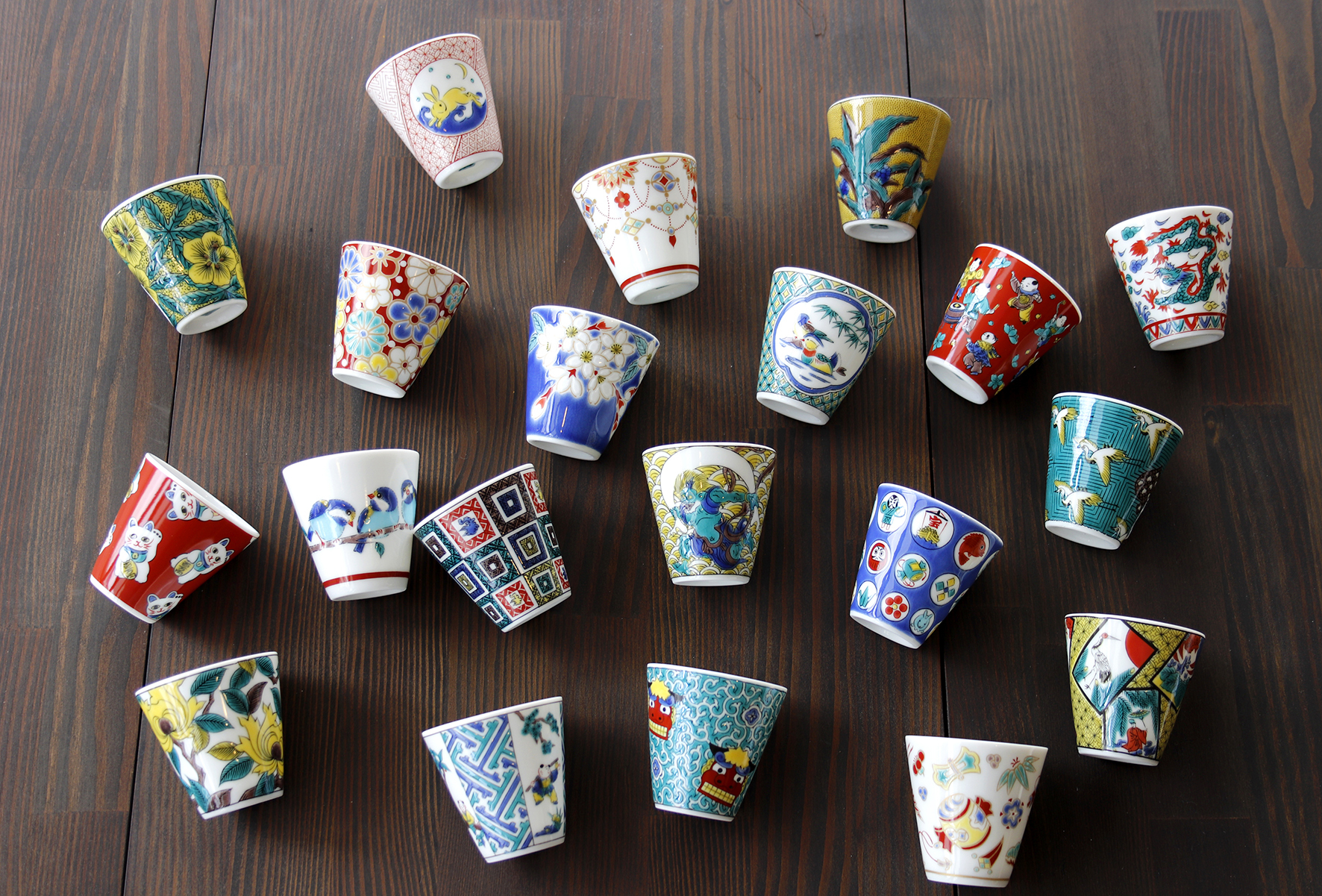 Sp3k 03 九谷縁起豆皿コレクション 千鳥 ｃｈｉｄｏｒｉ かわいい豆皿 コレクション アクセサリー入れ 小物入れ 絵皿 九谷焼 丸モ高木陶器 温度をデザインに 美味しいをデザインに