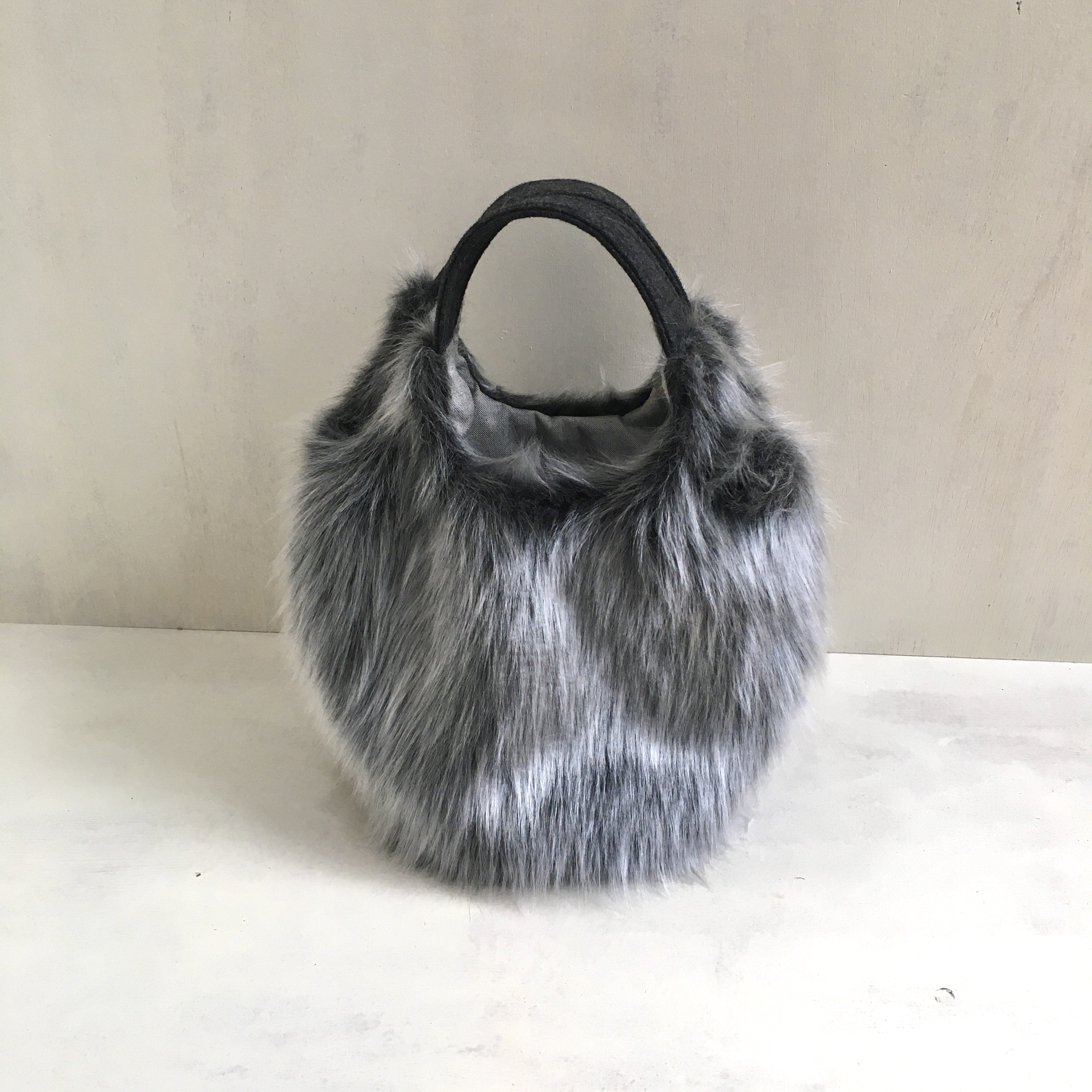 小さめ丸底エコファートートバッグ グレー Taupegray 小さめ丸底エコファートートバッグ グレー Taupegray
