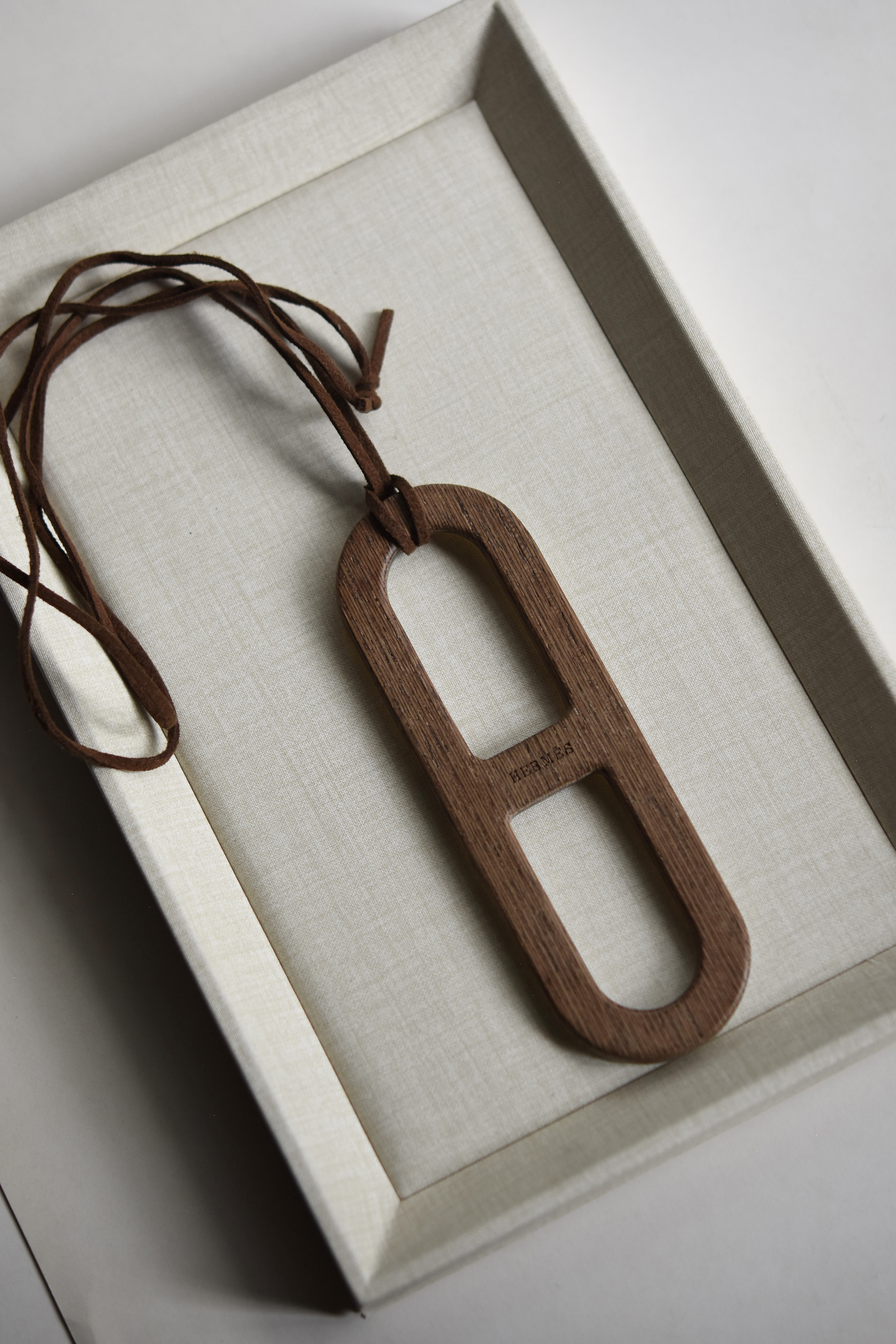 IORI/HERMES" scarf ring necklace /wood & shell