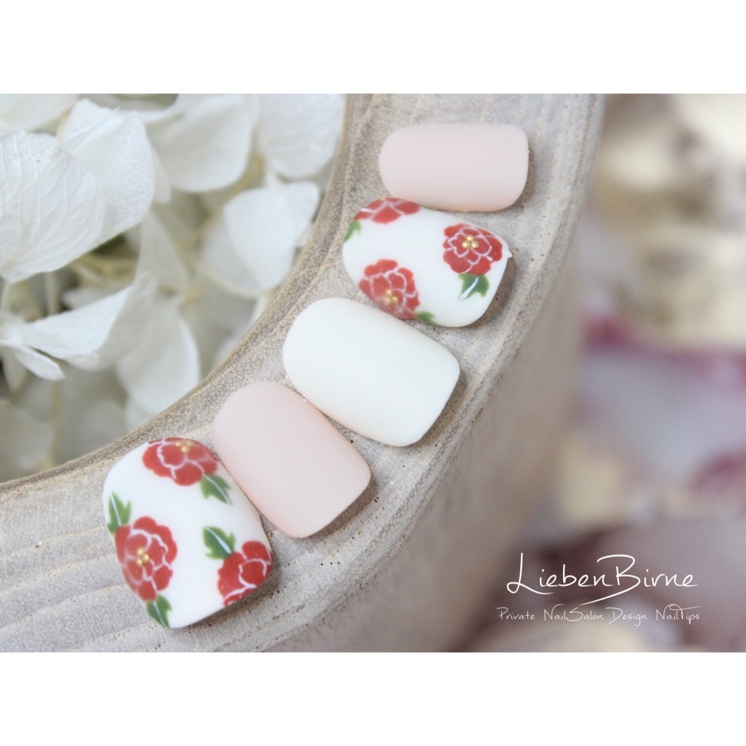 和モダン牡丹のネイル Liebenbirne ネイルチップ