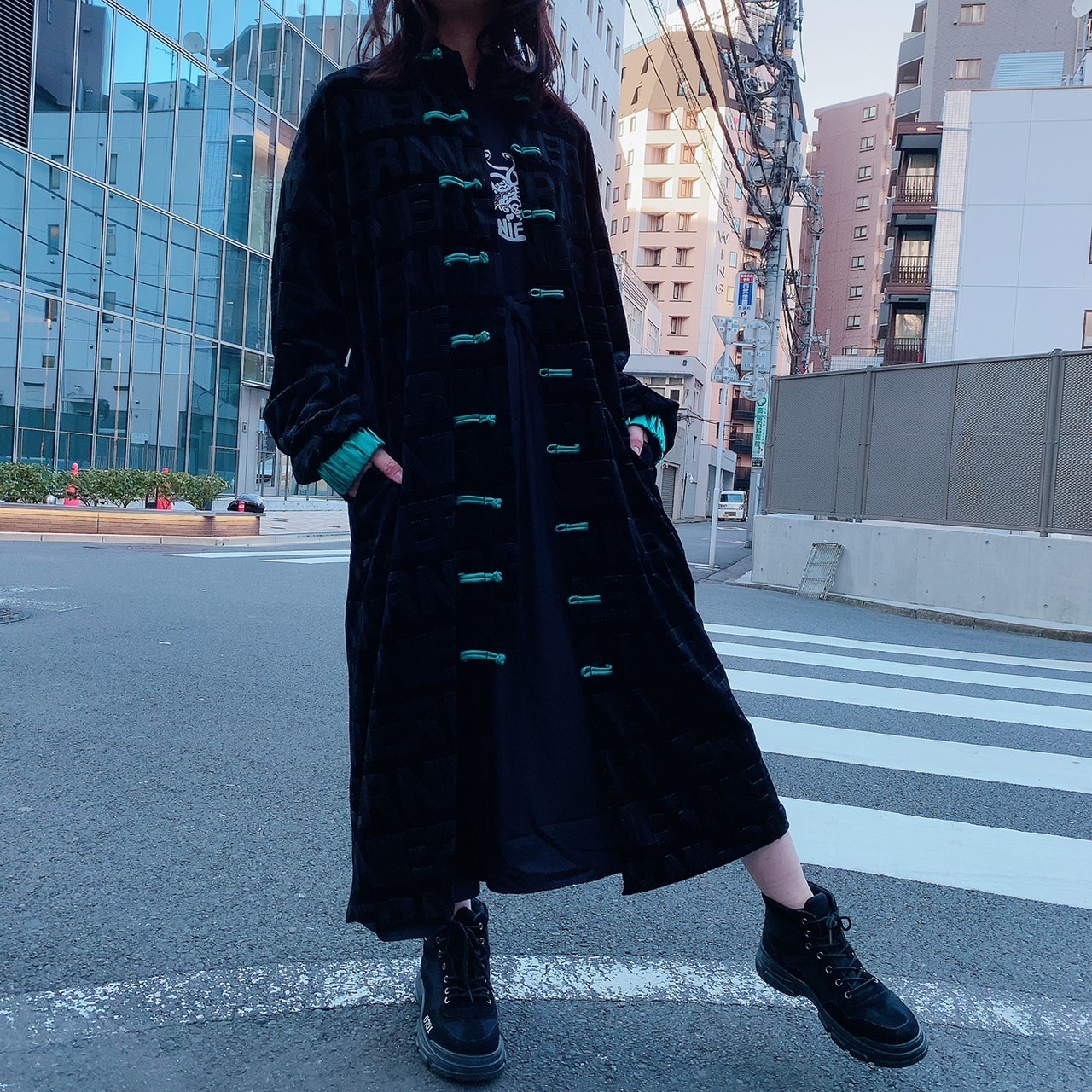 チャイナボタンベロアロング丈アウター 立体ロゴ Nier