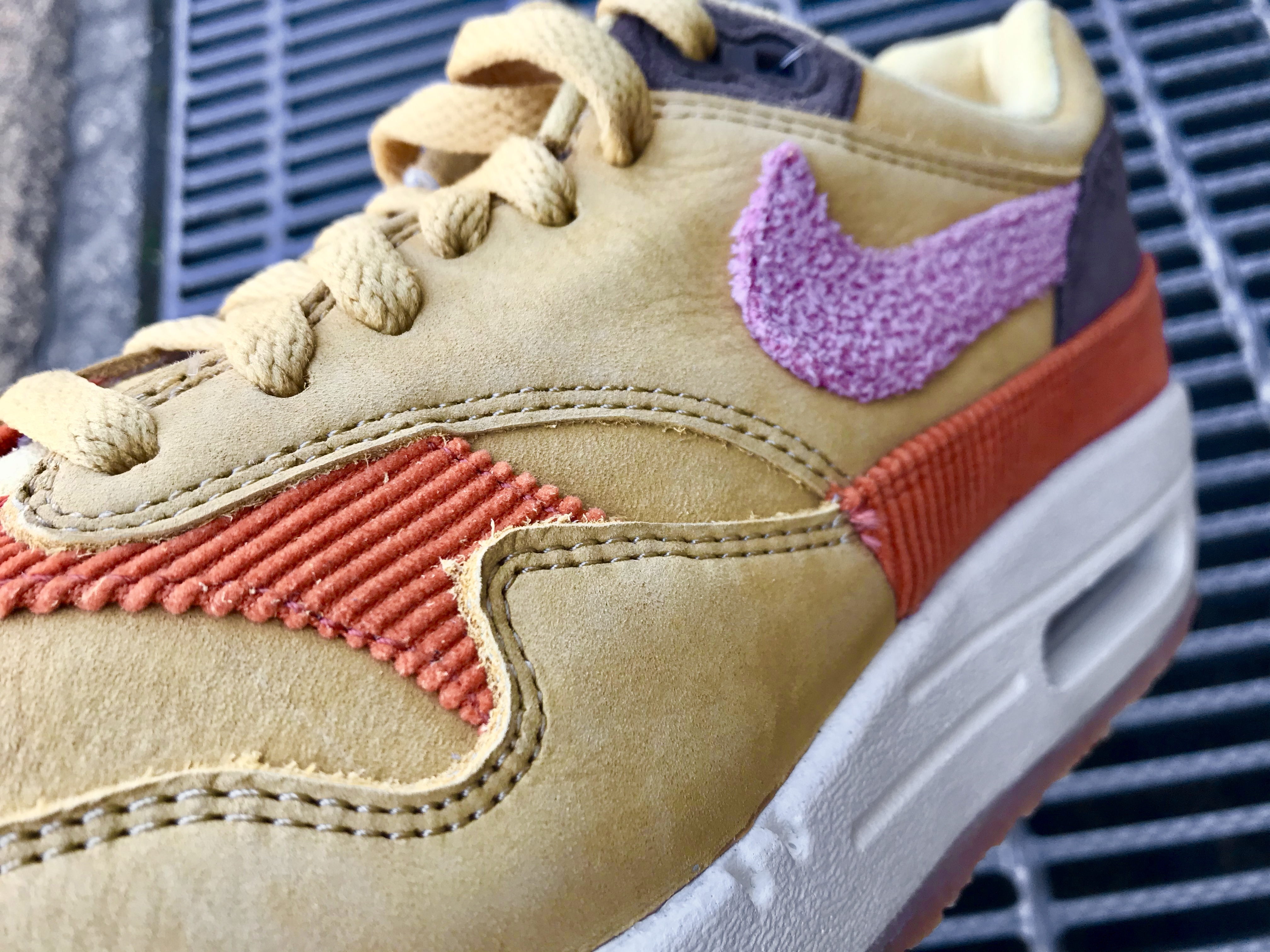 air max 1 wheat gold