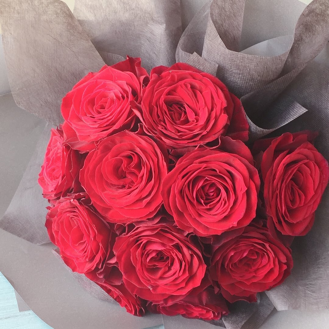 バラの花束 12本 赤 プロポーズ 結婚記念日におすすめ ダズンローズ 愛妻家の花屋 はなぷれ バラの花束 12本 赤 プロポーズ 結婚記念日におすすめ ダズンローズ 愛妻家の花屋 はなぷれ