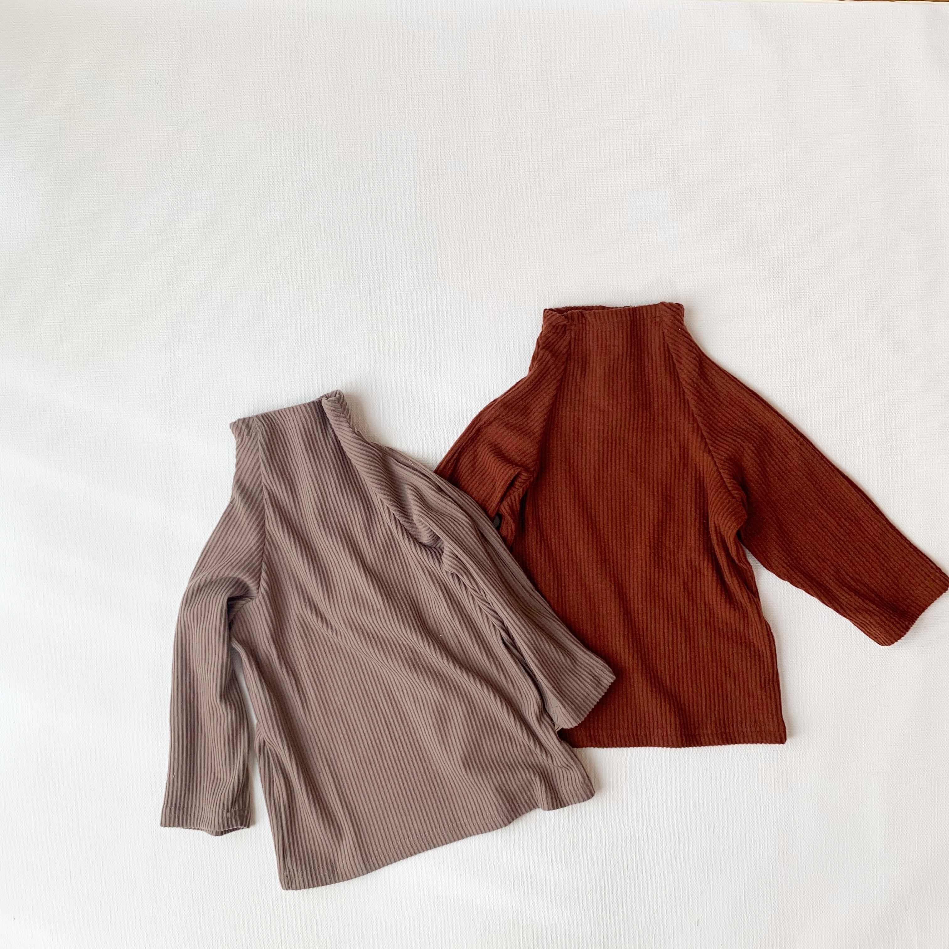 秋・冬におすすめのシンプルトップス