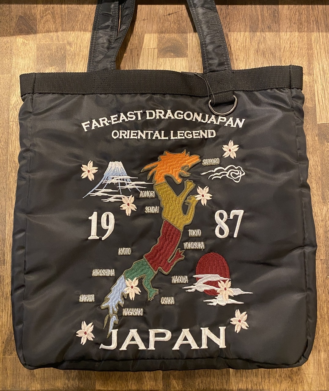 76 373 スカジャン刺繍ナイロントートバッグ Magazines Webshop