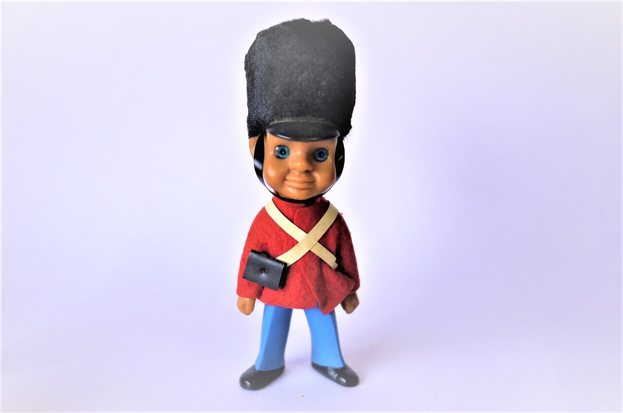 北欧 衛兵人形 デンマーク ソフビ人形 近衛兵 兵隊さん人形 こりすのパン屋