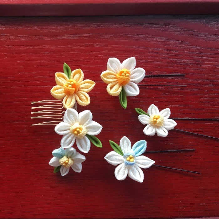 早春を告げる 水仙の花髪飾り 創作和小物 和秀 早春を告げる 水仙の花髪飾り 創作和小物 和秀