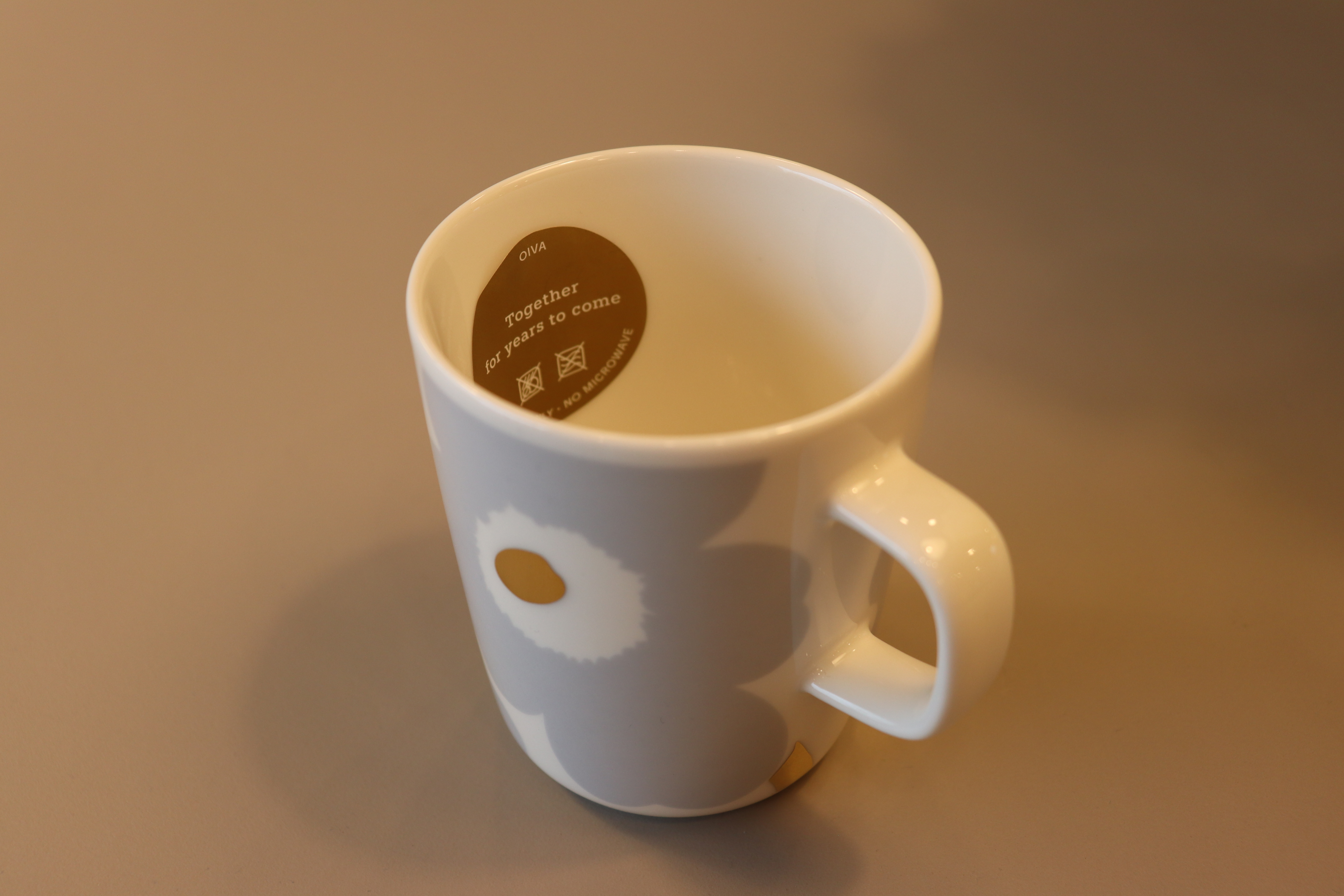 Marimekko マリメッコ Unikko マグカップ250ml ホワイト グレー ゴールド Linnel Home Furnishing Marimekko マリメッコ Unikko マグカップ250ml ホワイト グレー ゴールド Linnel Home Furnishing