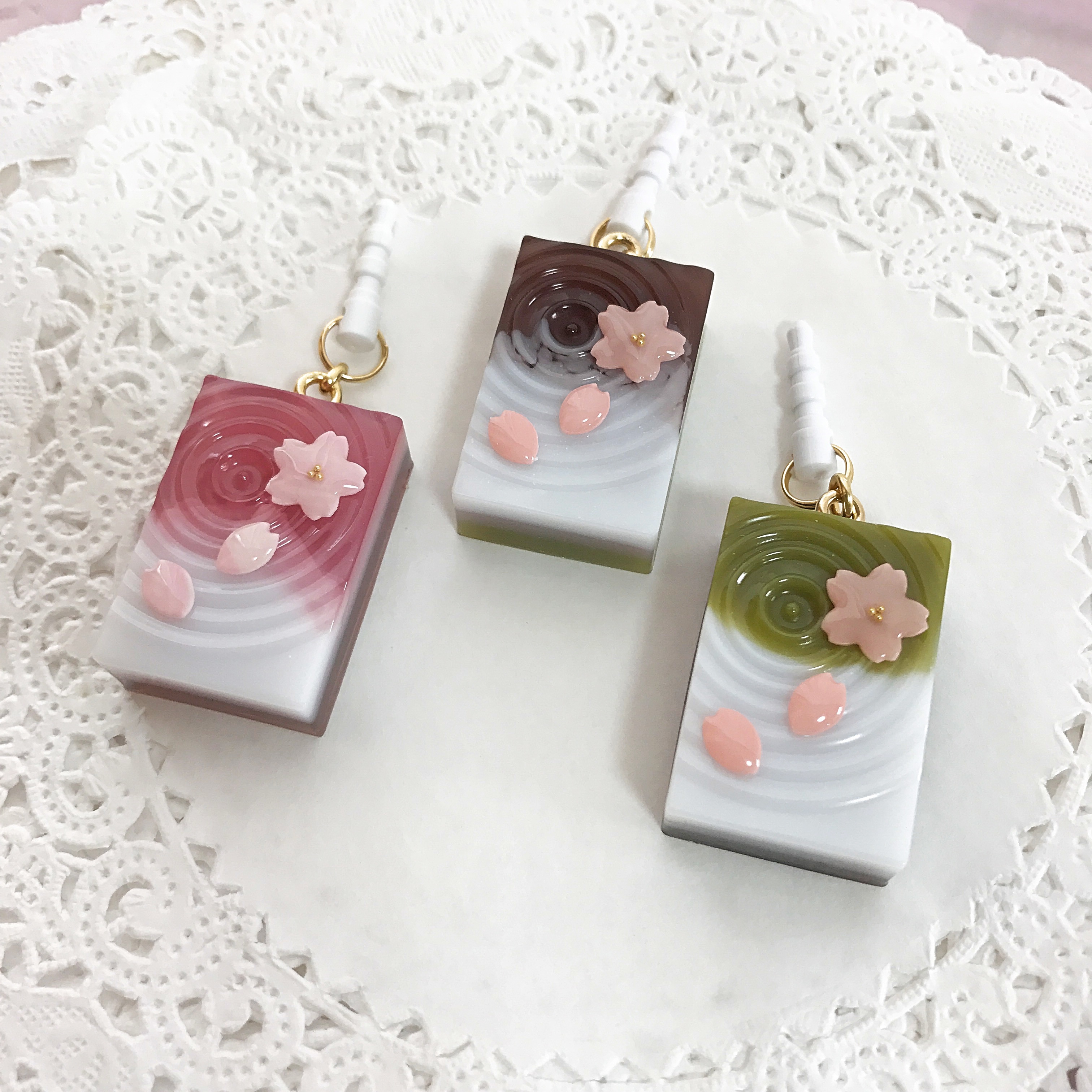 選べる3種類 みるく桜羊羹のイヤホンジャック Teatimeshop 選べる3種類 みるく桜羊羹のイヤホンジャック Teatimeshop