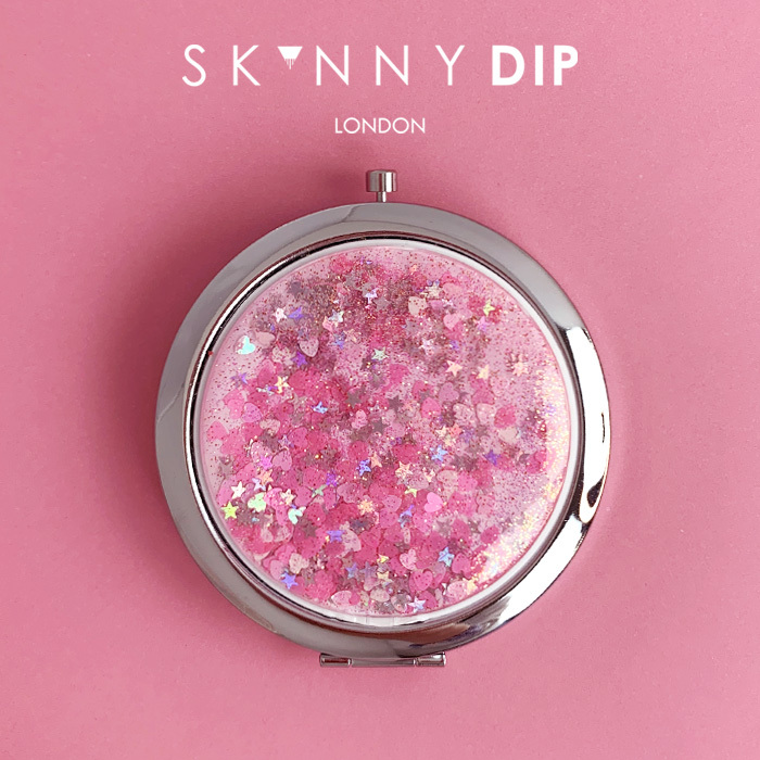 Skinnydip ラメ グリッター コンパクトミラー 拡大鏡 ミラー 鏡 手鏡 かがみ 収納 折りたたみ 持ち運び コンパクト 携帯 旅行 メイク用鏡 可愛い かわいい おしゃれ メイク 雑貨 女の子 中学生 高校生 トレンド 誕生日プレゼント ギフト 女性 スキニーディップ S Se 6h878 Skinnydip ラメ グリッター コンパクトミラー 拡大鏡 ミラー 鏡 手鏡 かがみ 収納 折りたたみ 持ち運び コンパクト 携帯 旅行 メイク用鏡 可愛い かわいい おしゃれ メイク 雑貨 女の子 中学生 高校生 トレンド 誕生日プレゼント ギフト 女性 スキニーディップ S Se 6h878