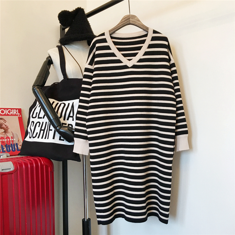 ボーダーゆったり ニットワンピ ポケット付き Vネック 体系カバー ひざ丈 リラックス 休日 R Wearhouse ボーダーゆったり ニットワンピ ポケット付き Vネック 体系カバー ひざ丈 リラックス 休日 R Wearhouse