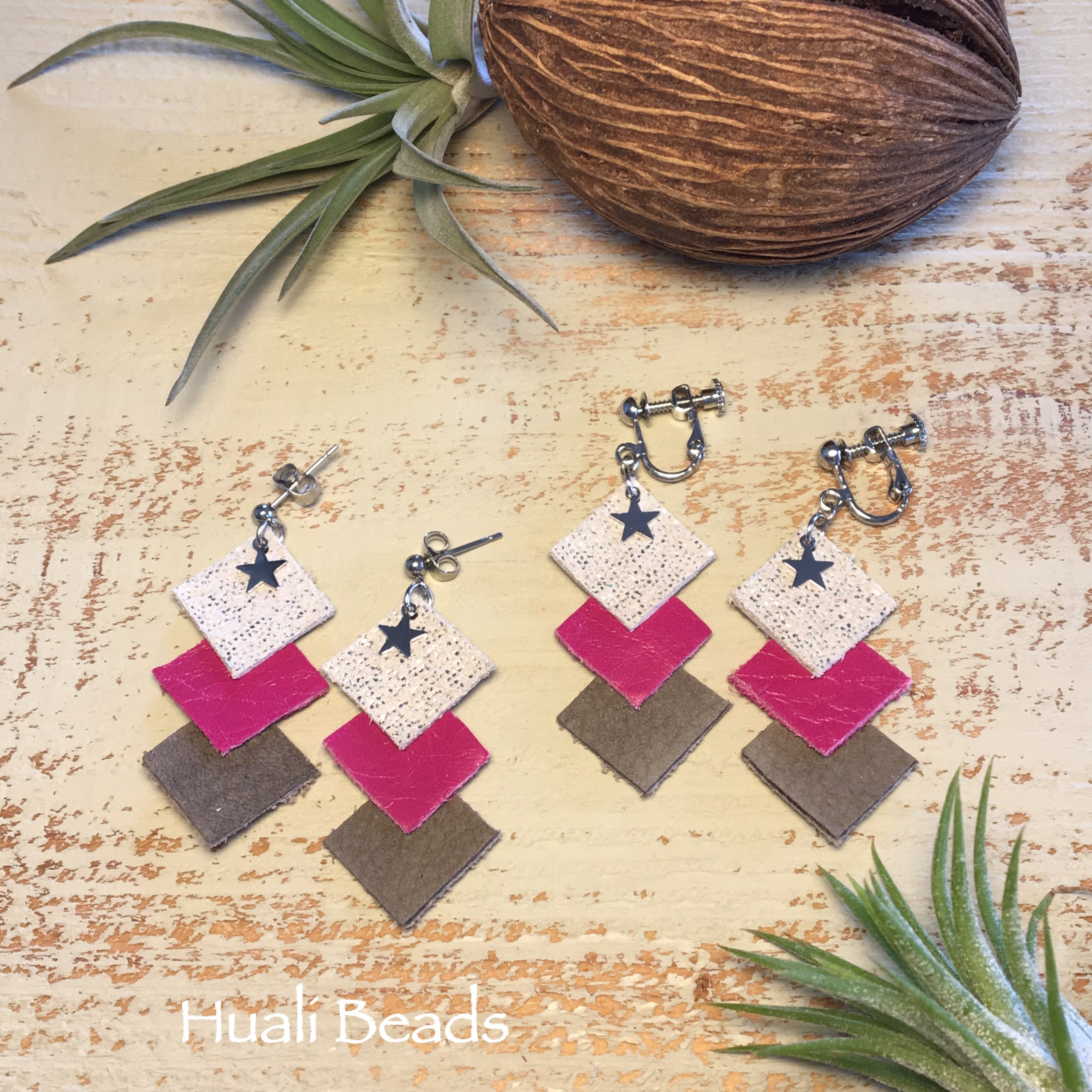 レザースクエアピンク ダークブラウン ピアス イヤリング Huali Beads レザースクエアピンク ダークブラウン ピアス イヤリング Huali Beads