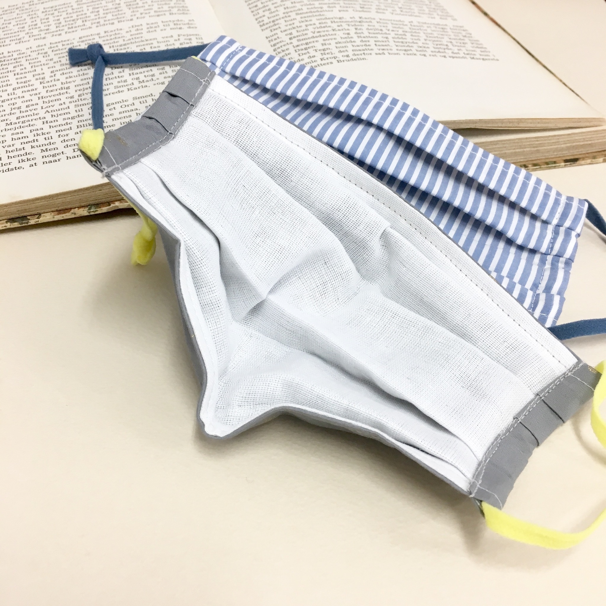 2枚セット 鼻ワイヤー入コットンガーゼ素材のプリーツマスク 大人普通サイズ グレーチェリー 水色ストライプ Art Decoms Pipe 2枚セット 鼻ワイヤー入コットンガーゼ素材のプリーツマスク 大人普通サイズ グレーチェリー 水色ストライプ Art Decoms Pipe