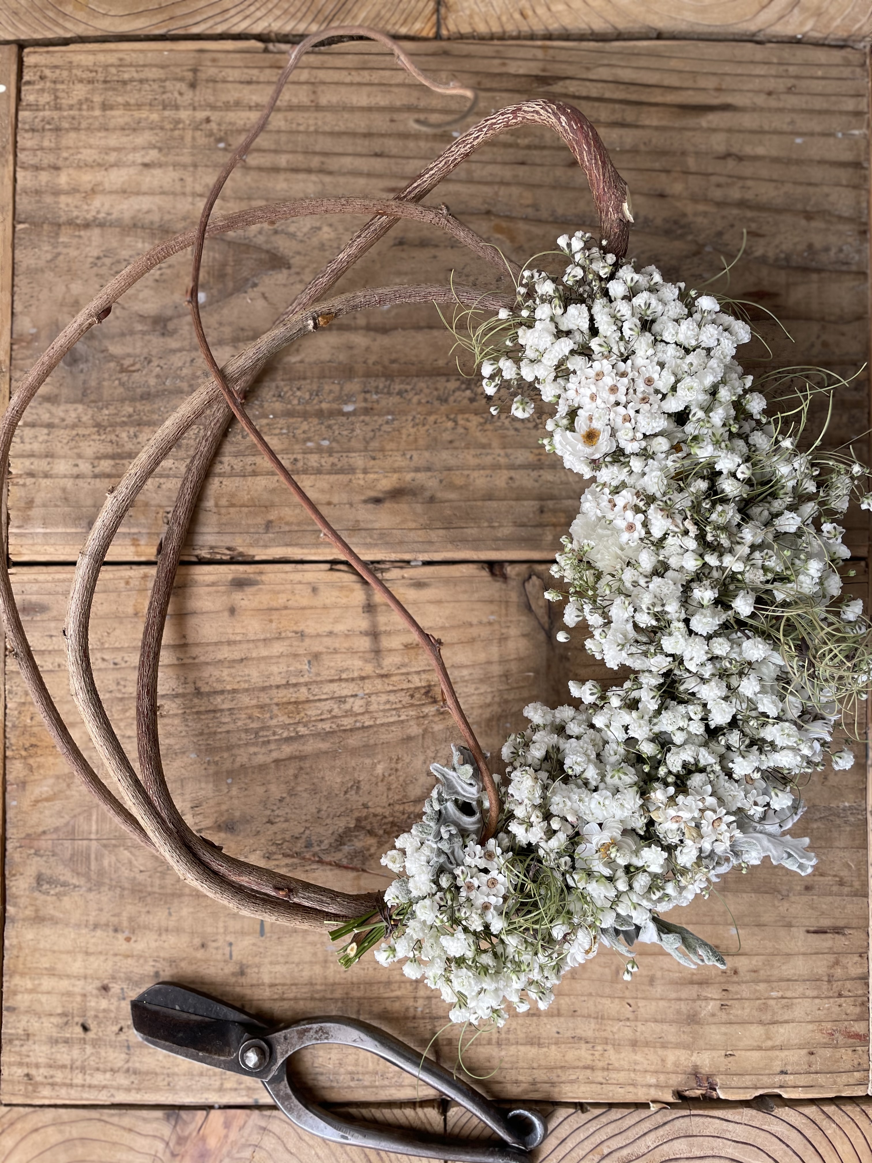 かすみ草のナチュラルリースc ナチュラル アンティークのドライフラワーリースoriori