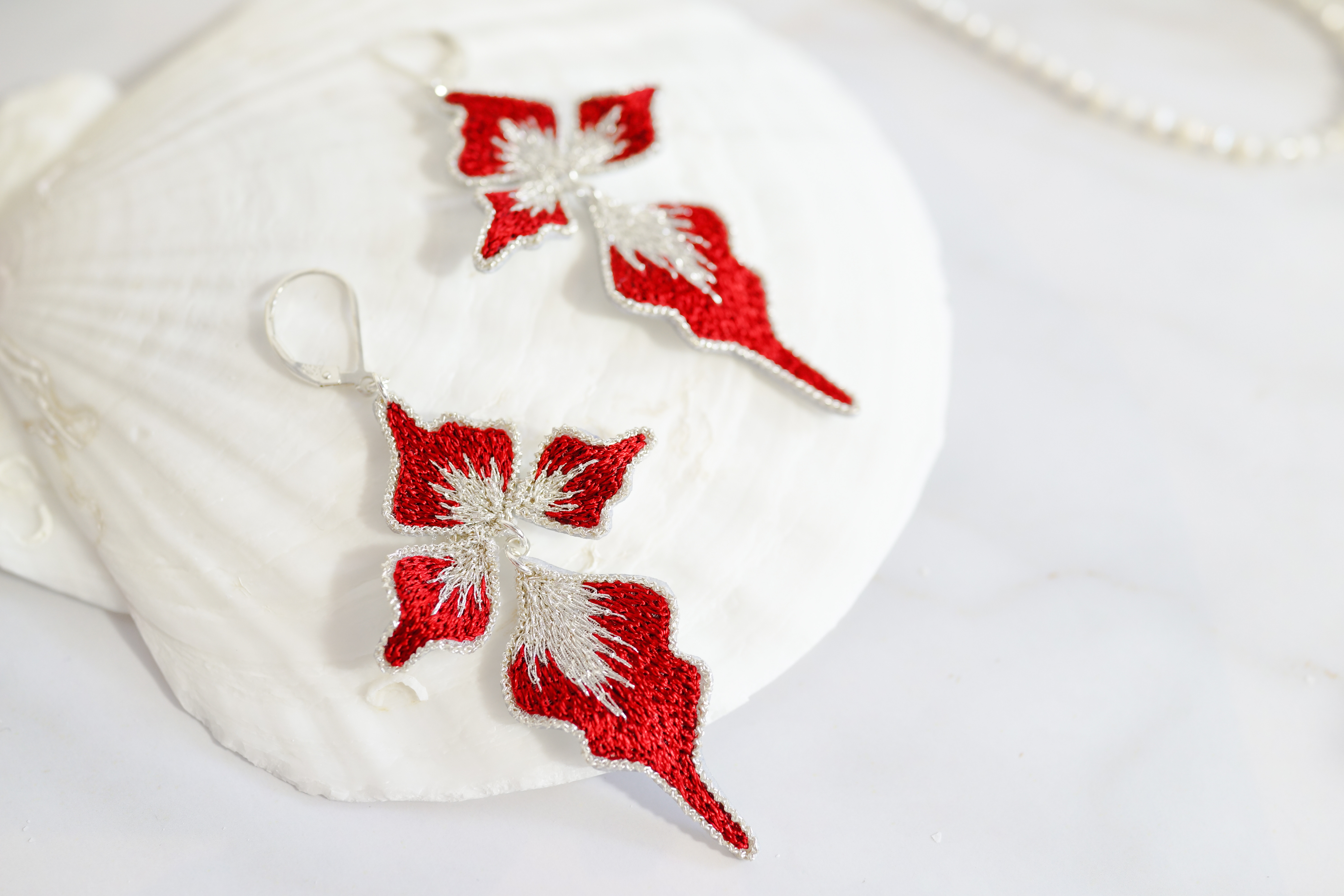 【刺繍ジュエリー】 petals red✴︎ ▽注文時に、ピアス/イヤリングお選びいただけます。