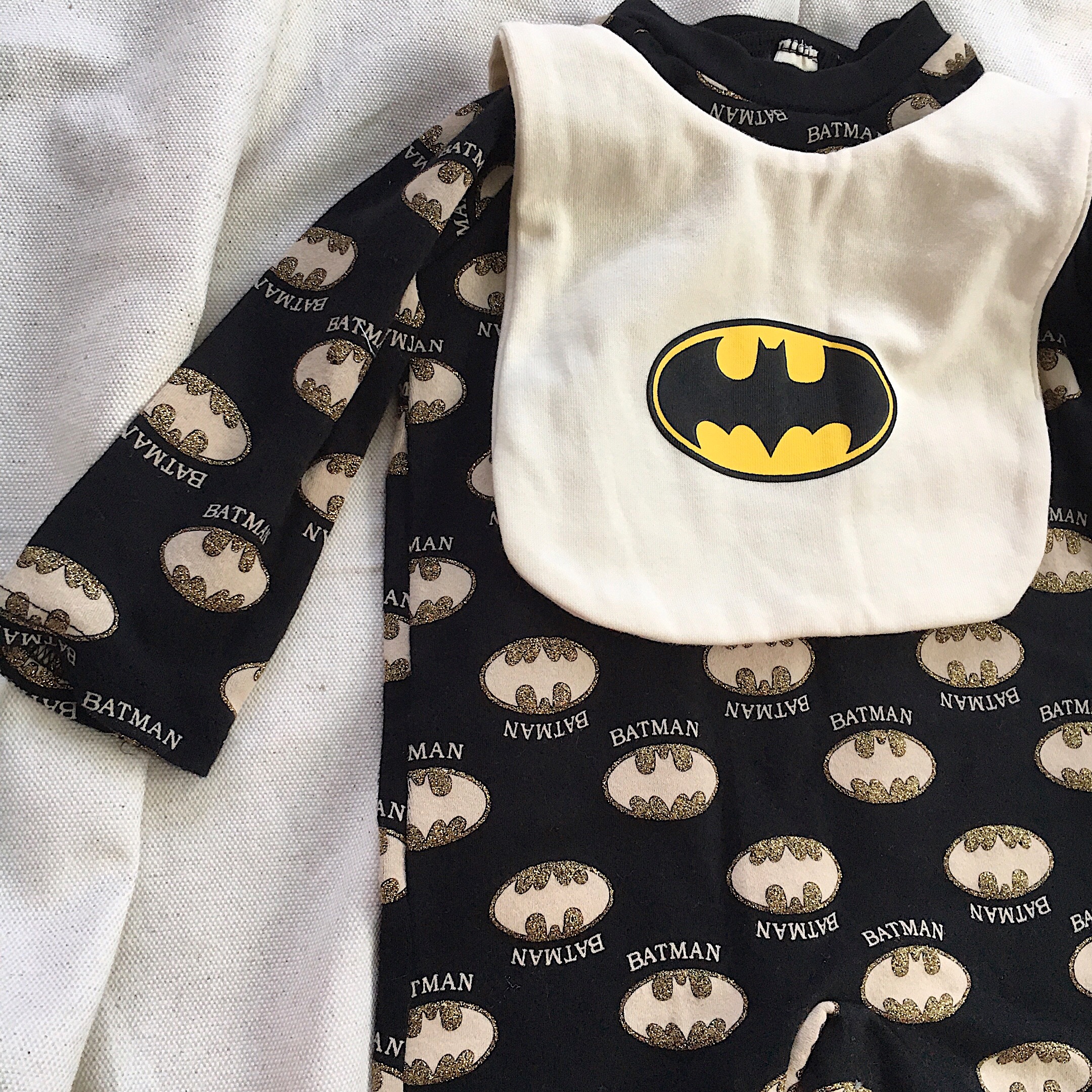 マントスタイ付きでお得なバットマンカバーオール 子供服tete マントスタイ付きでお得なバットマンカバーオール 子供服tete