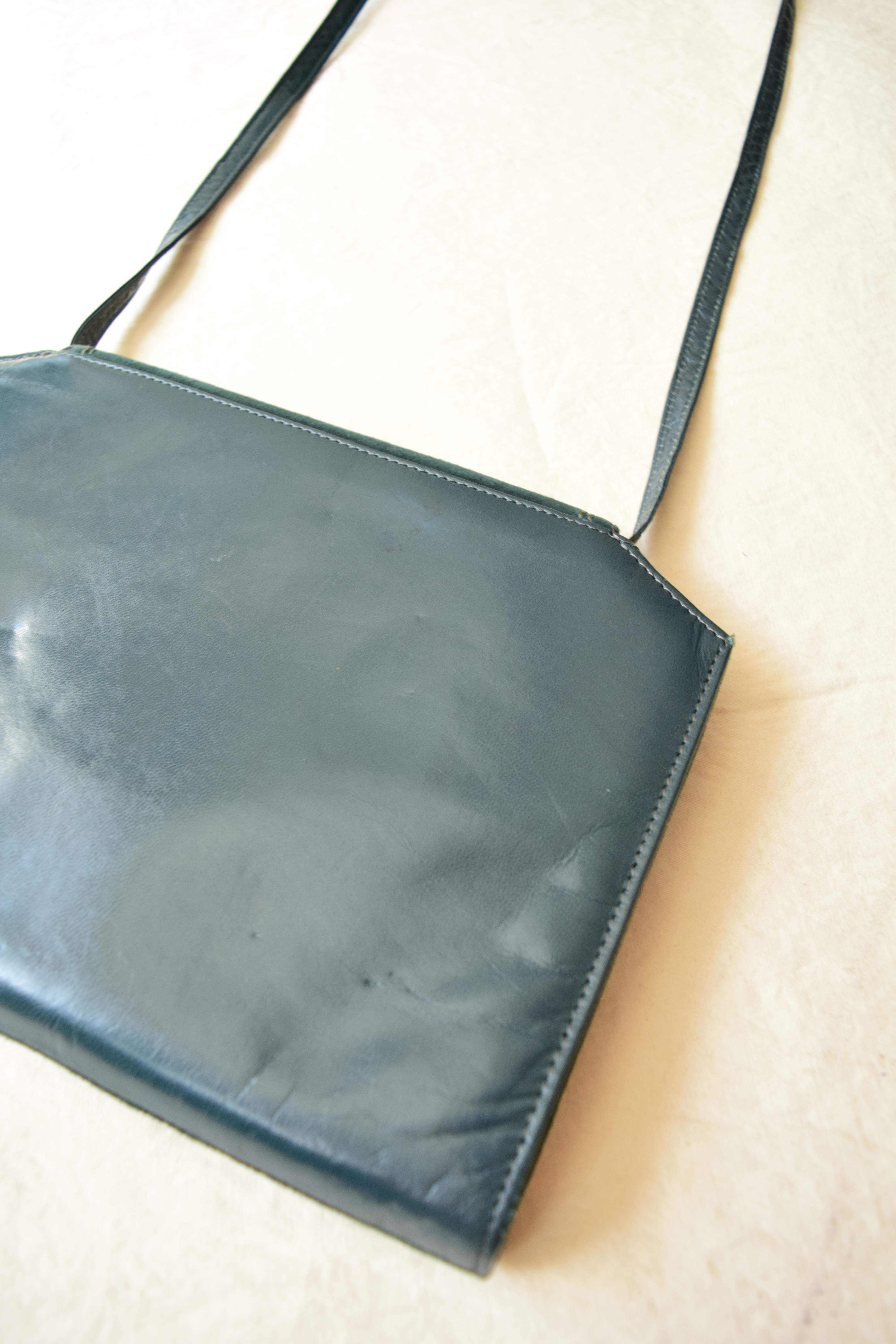 Suede shoulder bag -green- の画像 7