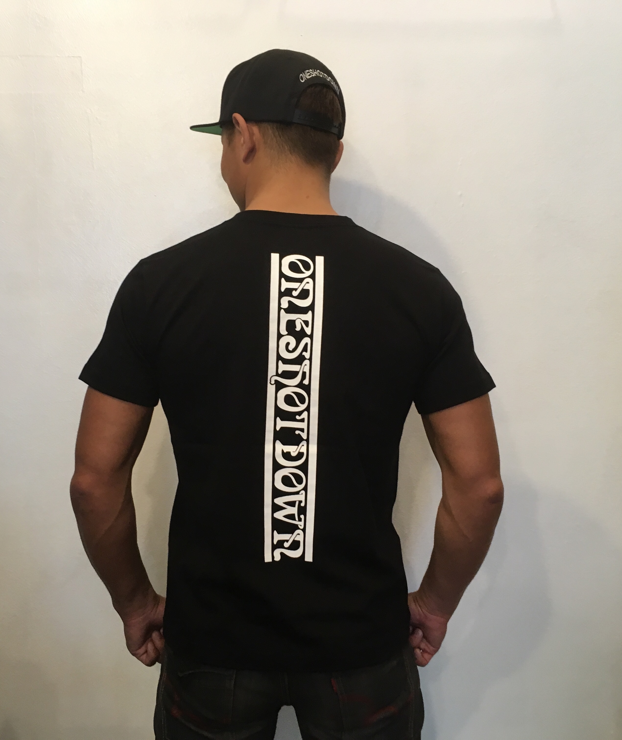 Oneshotdown クロイスターブラック文字tシャツ Oneshotdown Oneshotdown クロイスターブラック文字tシャツ Oneshotdown