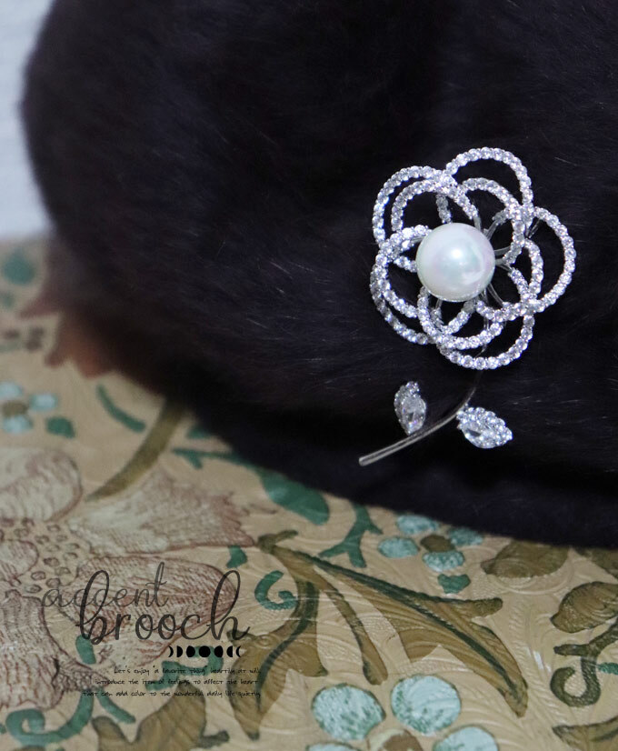 パールとビジューの花ブローチ 差し色 北欧 煌めくブローチ かわいいブローチ 銀 シルバー 上品 フォーマル 入学式 入園式 卒業式 発表会 アクセント ビジュー 花 Pb707 Cafe Lunasol