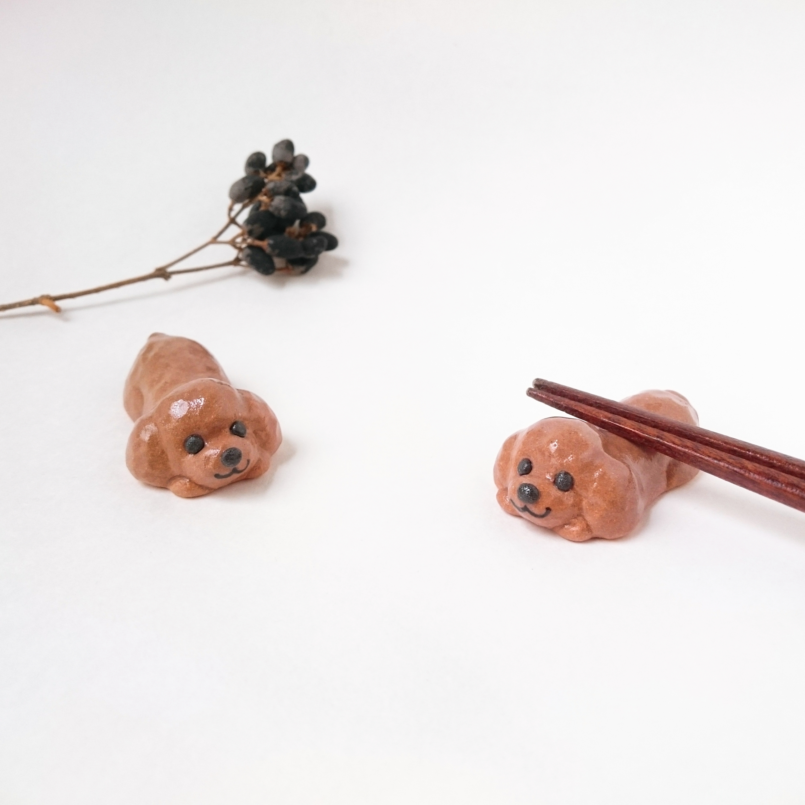 トイプードルの箸置き レッド 陶器のことり トイプードルの箸置き レッド 陶器のことり
