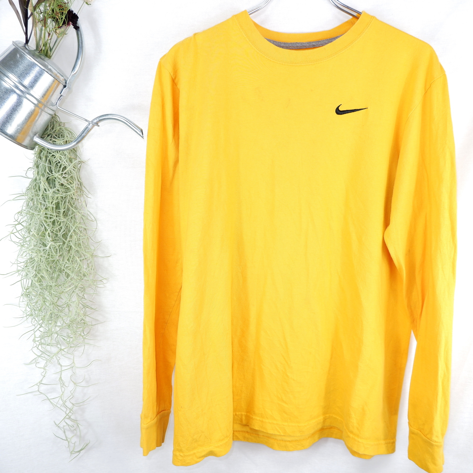 nike yellow tee