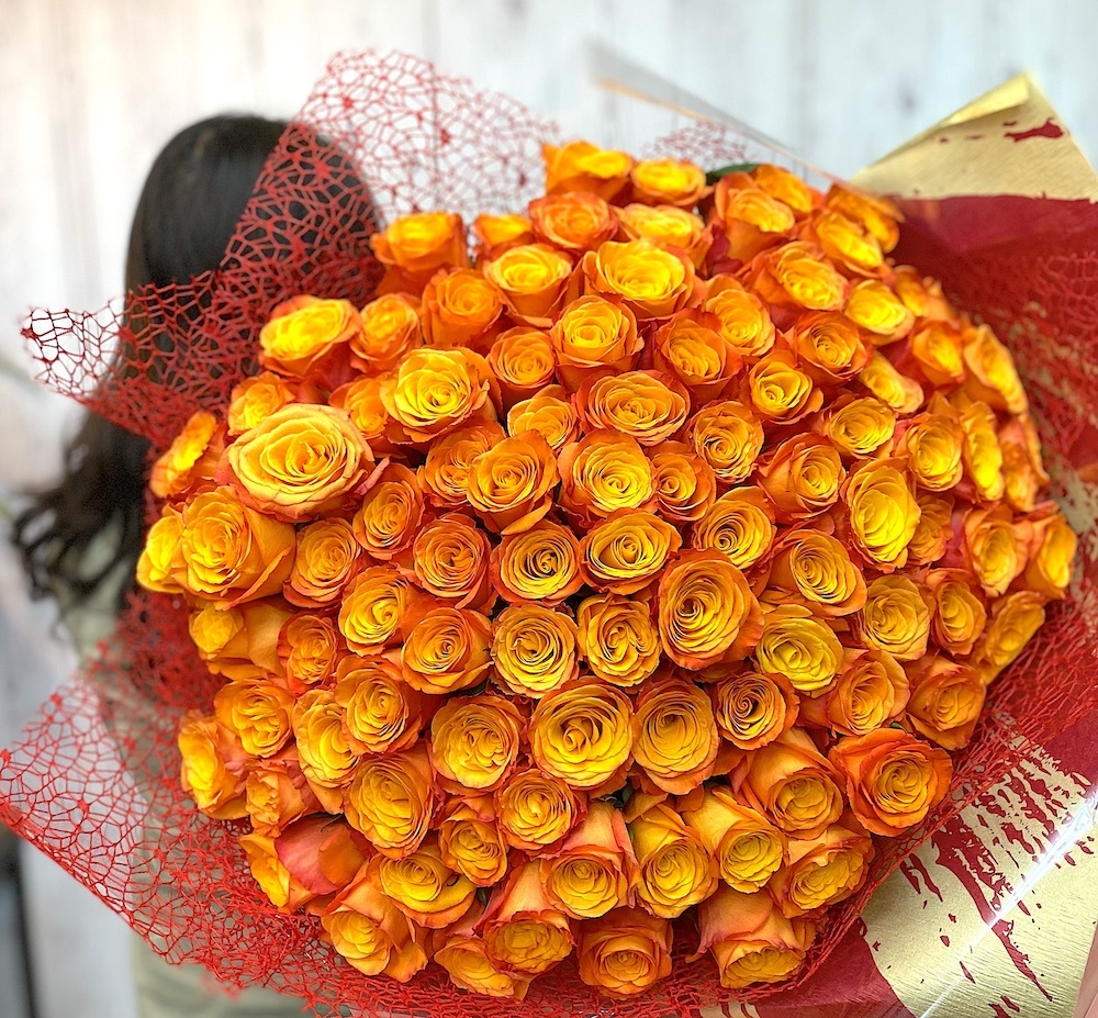 還暦祝い100本のバラの花束
