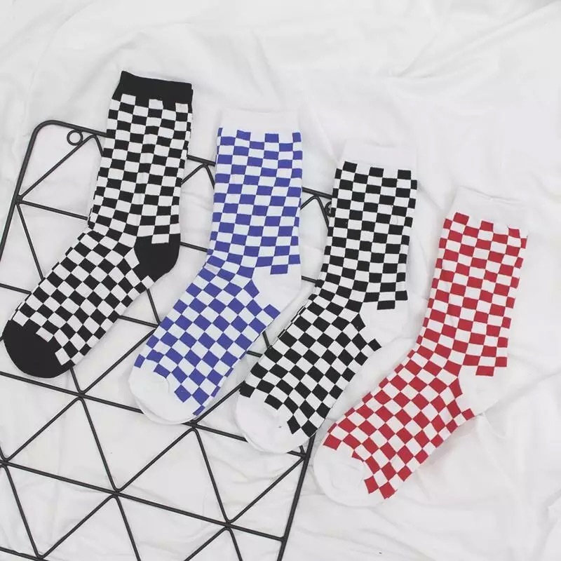 送料無料 4色展開 ストリート ユニセックス メンズ レディース 韓国イン原宿ストリート Bf 風黒と白の市松パターンチューブソックスカップルノベルティ 靴下チェック男性と女性靴下 St Lab