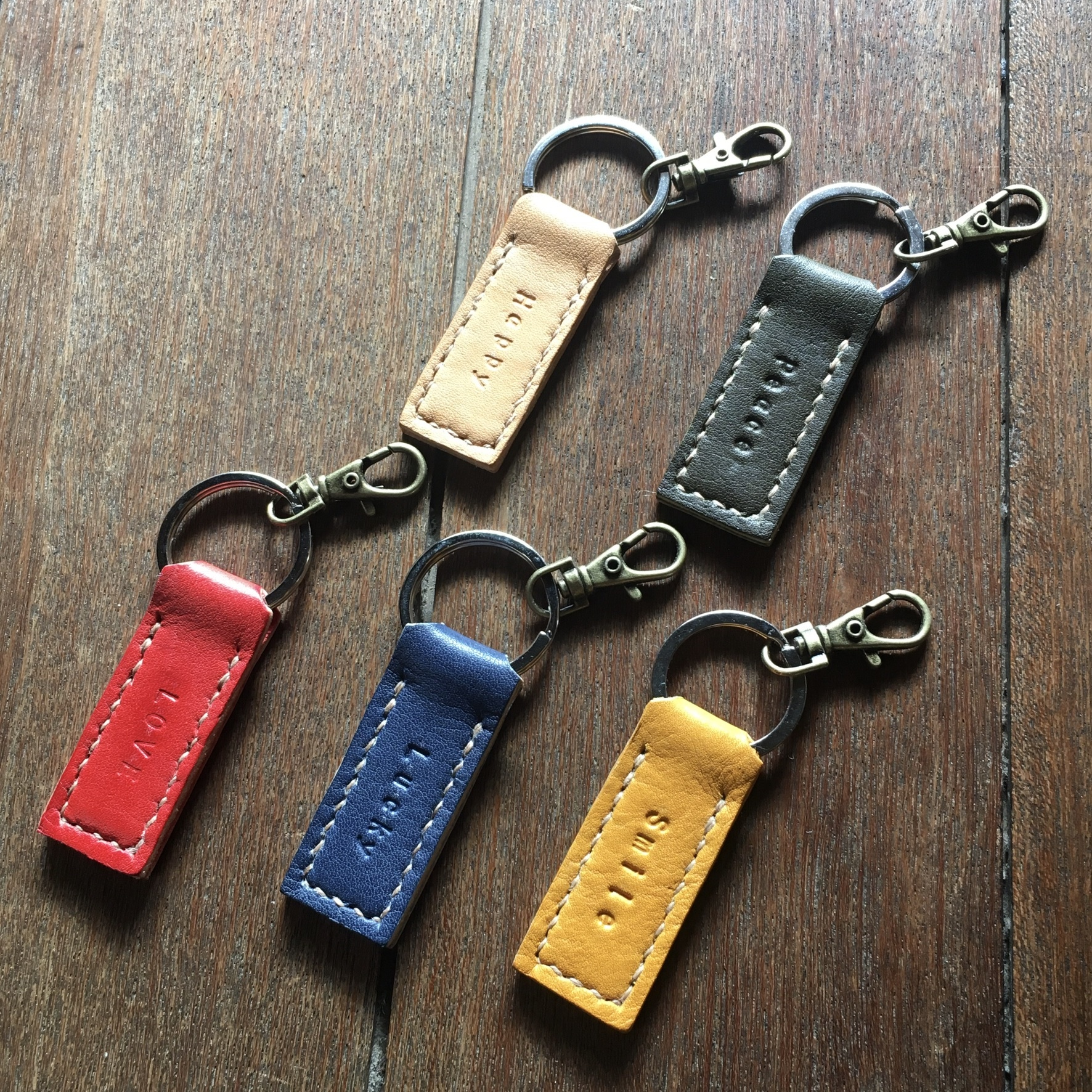 刻印 送料無料 本革キーホルダー 長方形 バーシブル可能 全5色 K001 革工房 Wagyu 刻印 送料無料 本革キーホルダー 長方形 バーシブル可能 全5色 K001 革工房 Wagyu