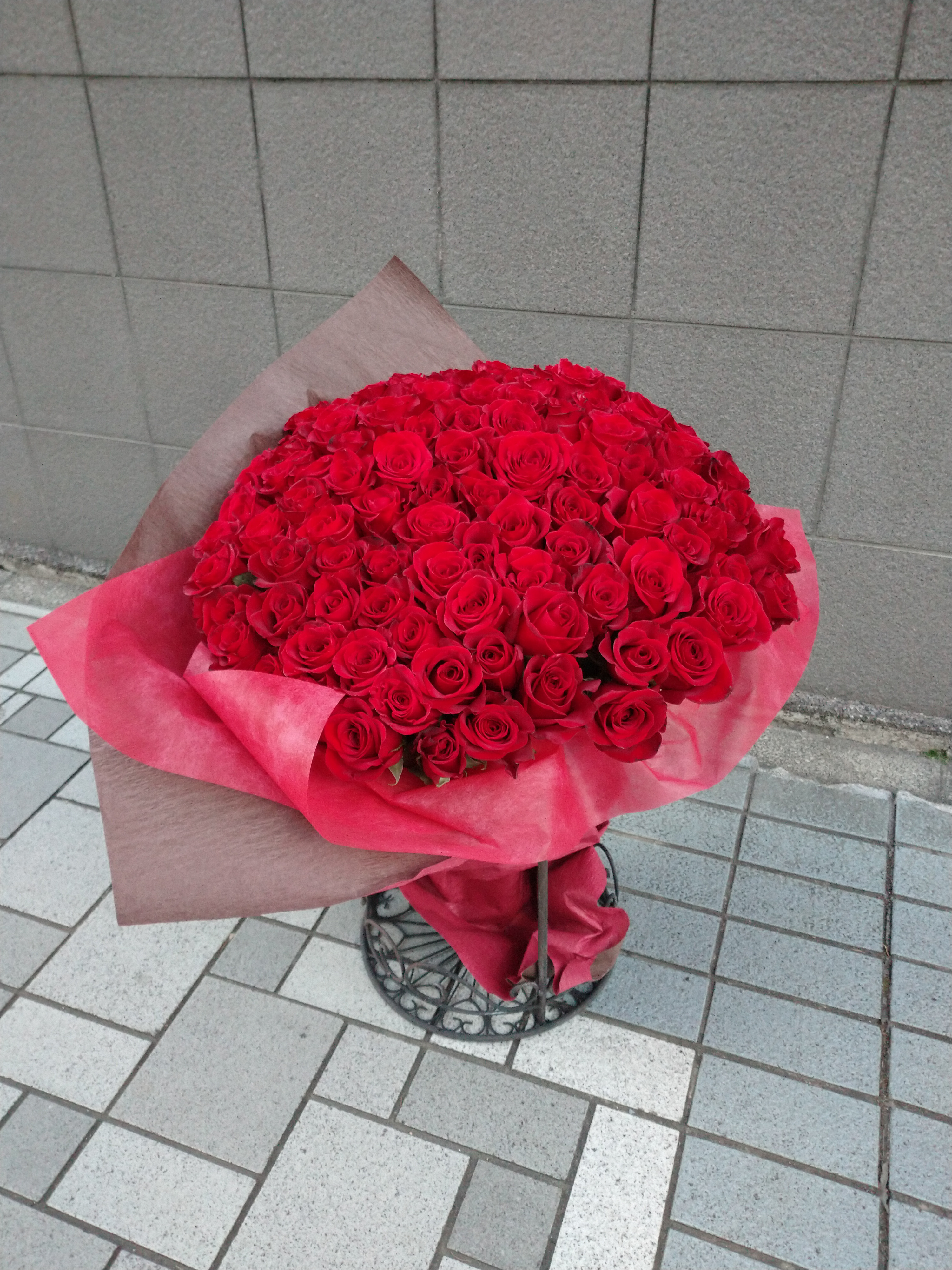 赤バラ100本の花束 50 60cm Flower Shop 花てまり