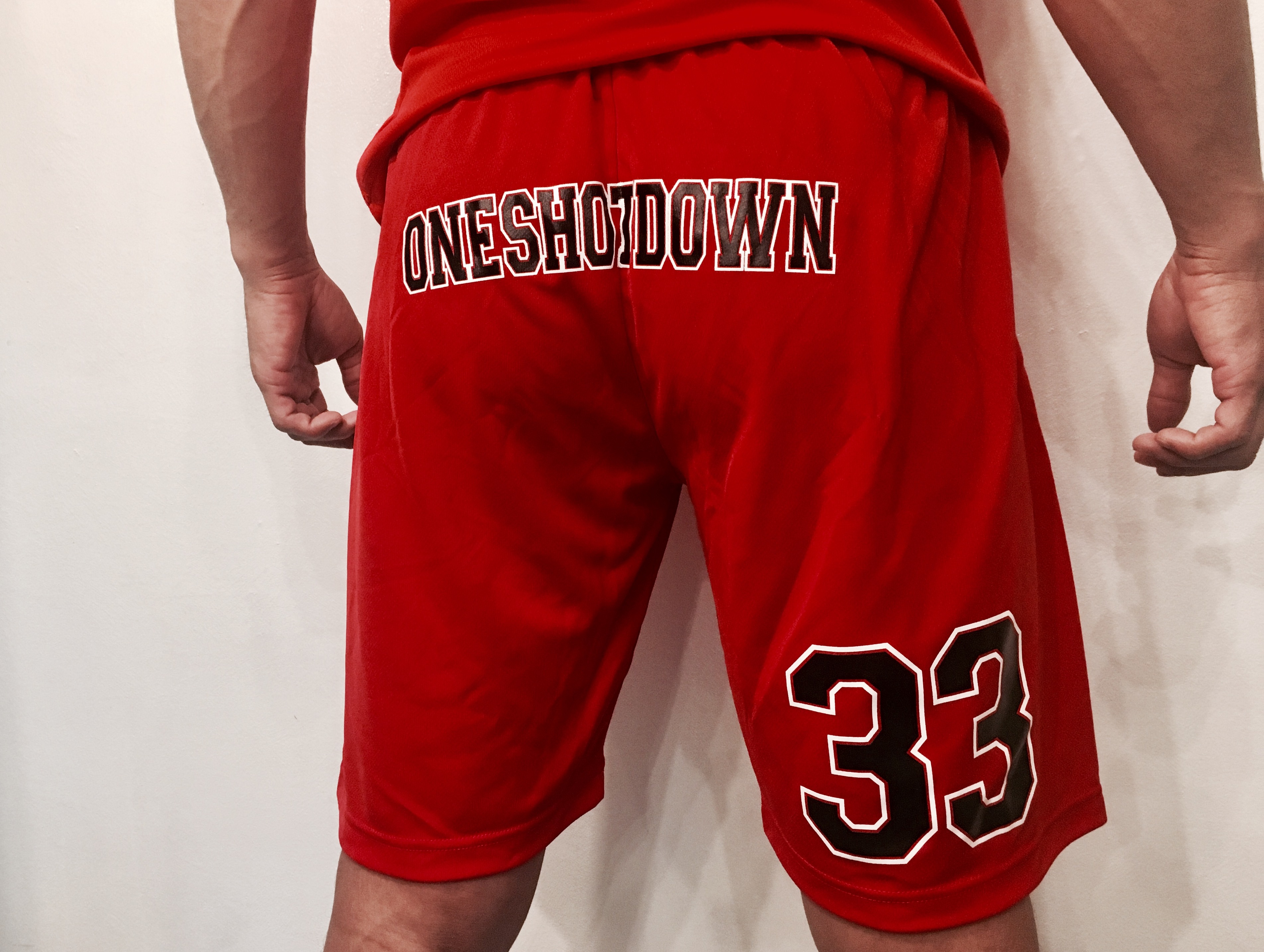 ONESHOTDOWN ナンバー33デザイン ドライハーフパンツ (ロゴ2カラー) - 画像3