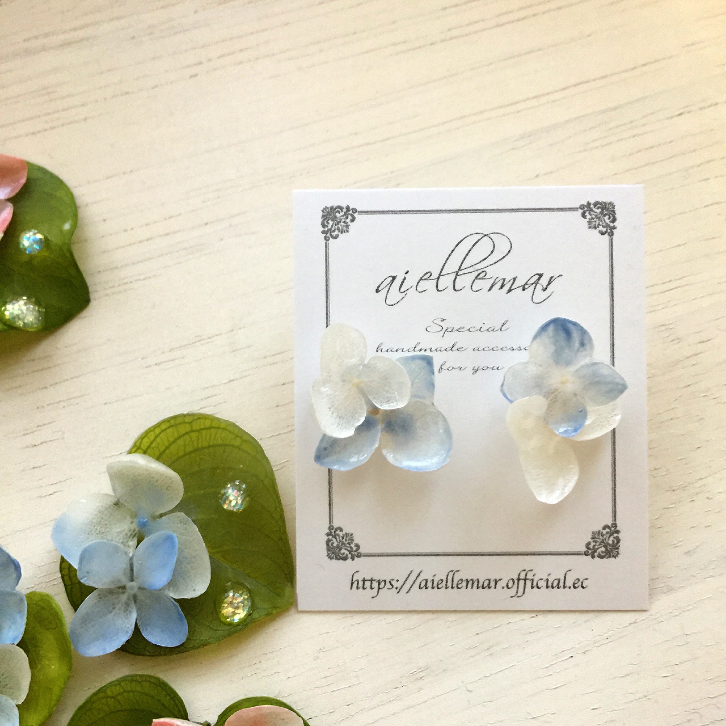 ブルーのグラデーション紫陽花ピアス Aiellemar ブルーのグラデーション紫陽花ピアス Aiellemar