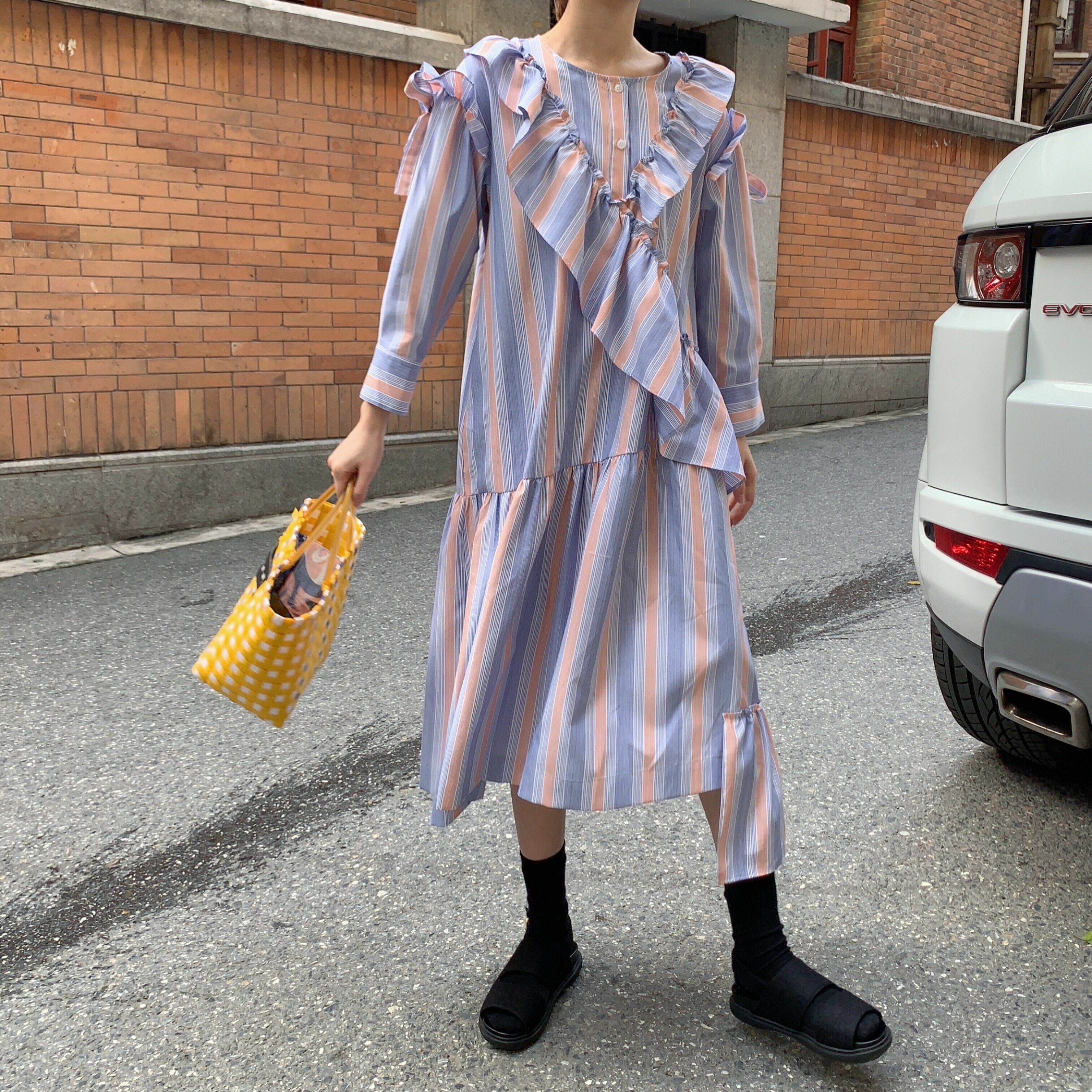 カラフルストライプ フリルスカート 長袖 不規則 ワンピース Mignon ミニョン カラフルストライプ フリルスカート 長袖 不規則 ワンピース Mignon ミニョン