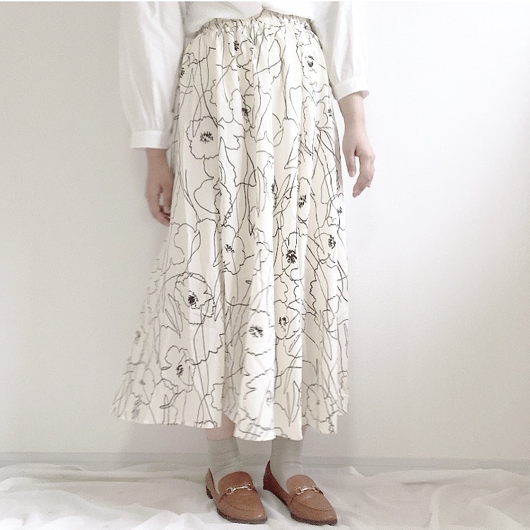 再入荷 クラシカル花柄スカート Charoom