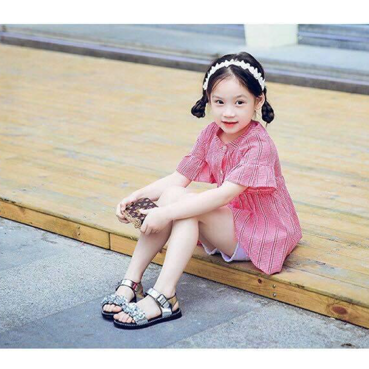 キラキラ サンダル キッズ 韓国サンダル 女の子 子供靴 16 22 シルバー Q Toworld キュートワールド 子供 服 メール便は何点でも送料の合計は280円 キラキラ サンダル キッズ 韓国サンダル 女の子 子供靴 16 22 シルバー Q Toworld キュートワールド 子供 服 メール便は何点でも送料の合計は280円