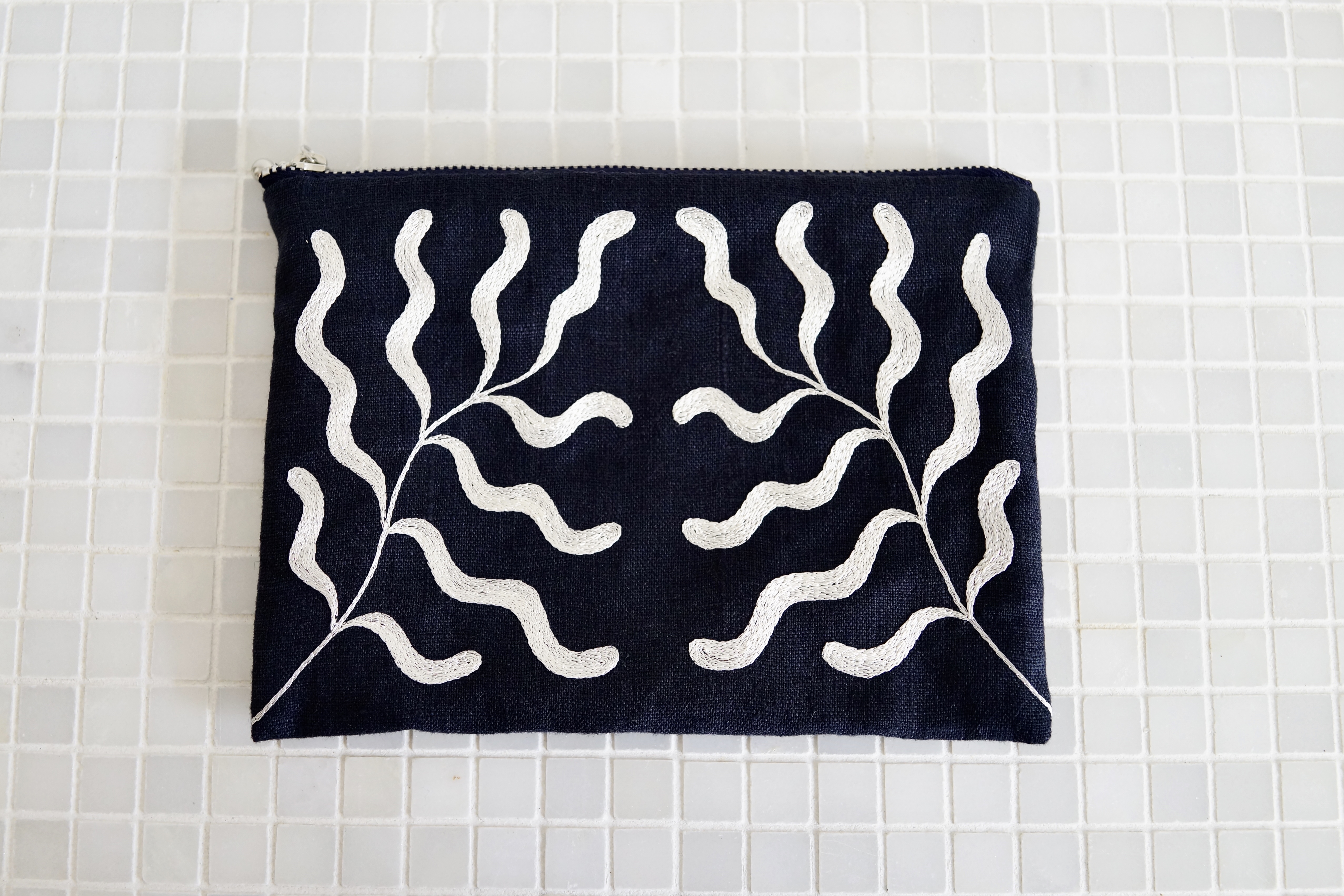【SWIMAYA POUCH】 "Sea plant-white"