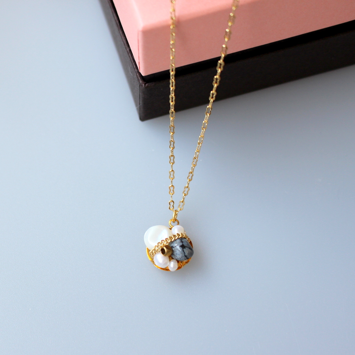 ホワイトシェル ビジューネックレス Monange モンナンジュ 天然石を使った手作りアクセサリー 通販サイト