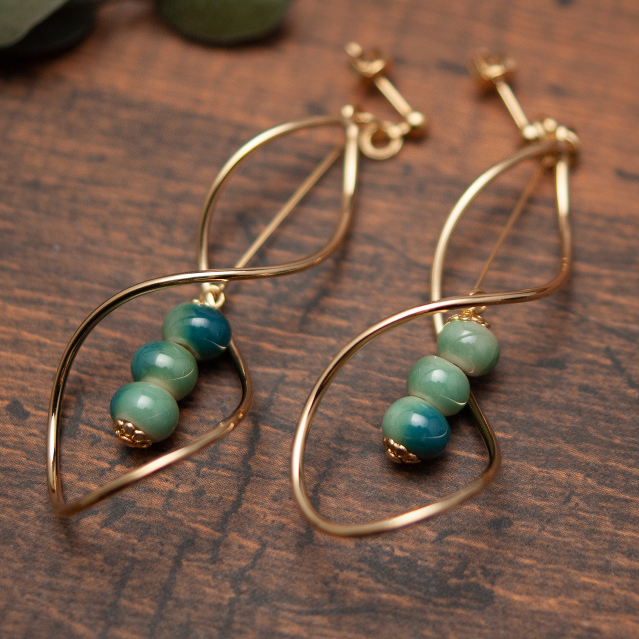 緑青陶器とツイストフープのピアス イヤリング Asiamoku