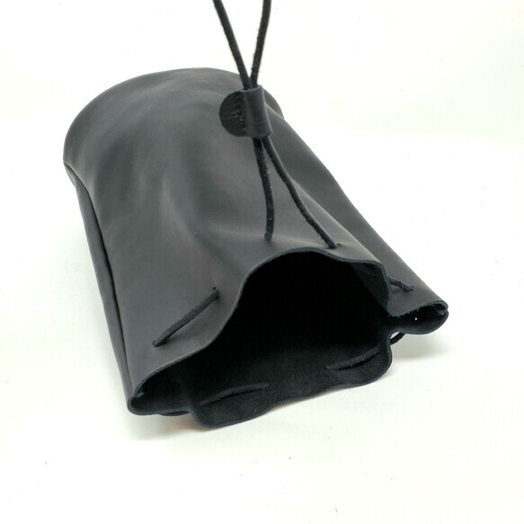 "Utility Bag02" 大人のためのレザー巾着(底あり) -柔らかくほどよい厚みが安心の牛革 - 画像5