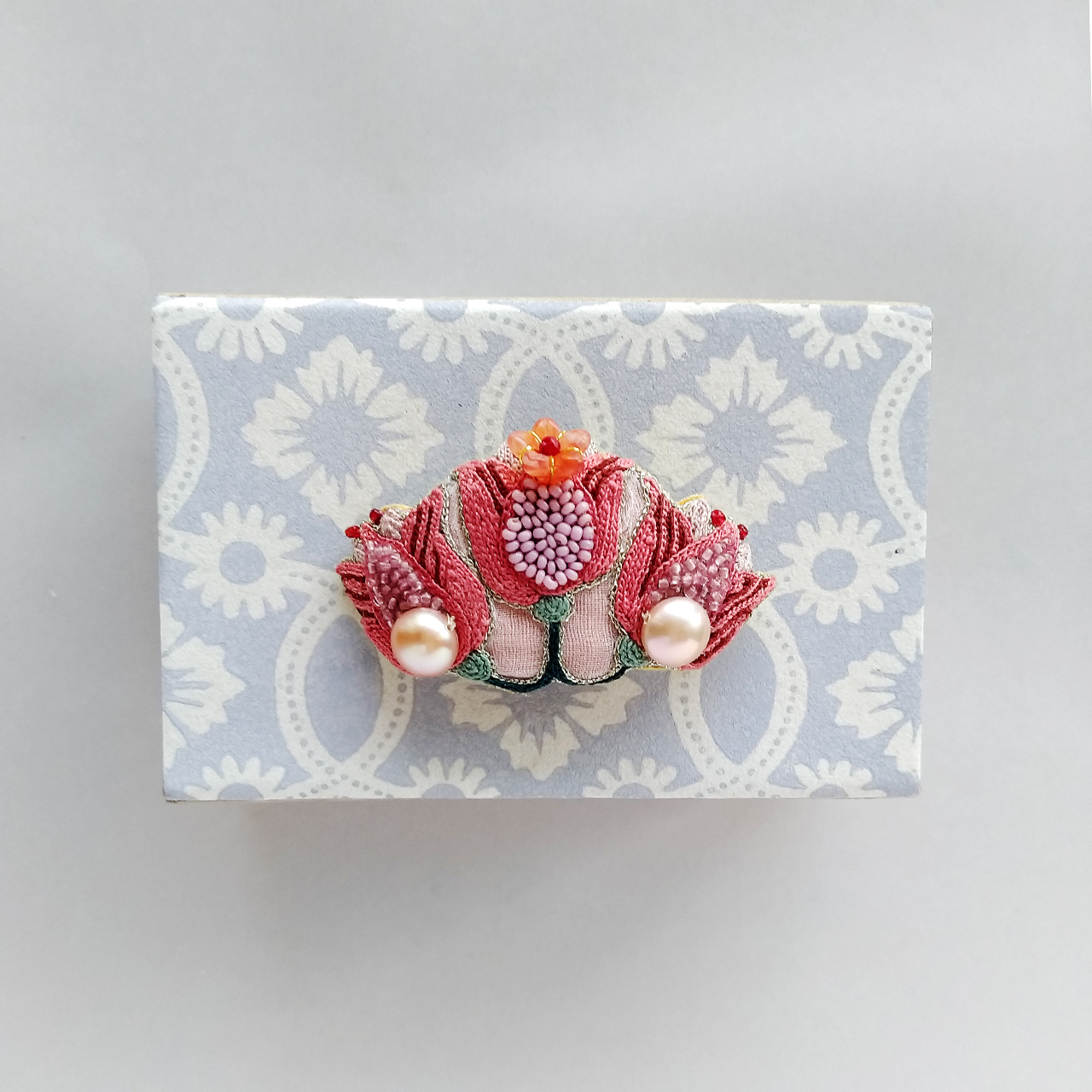 アントワネットポワソン Antoinette Poisson コラボブローチ イヤリング チューリップ Rika Ogasawara 福岡 フランス ボヴェ刺繍 ウェディング アクセサリー 作家 アントワネットポワソン Antoinette Poisson コラボブローチ イヤリング チューリップ Rika Ogasawara 福岡 フランス ボヴェ刺繍 ウェディング アクセサリー 作家