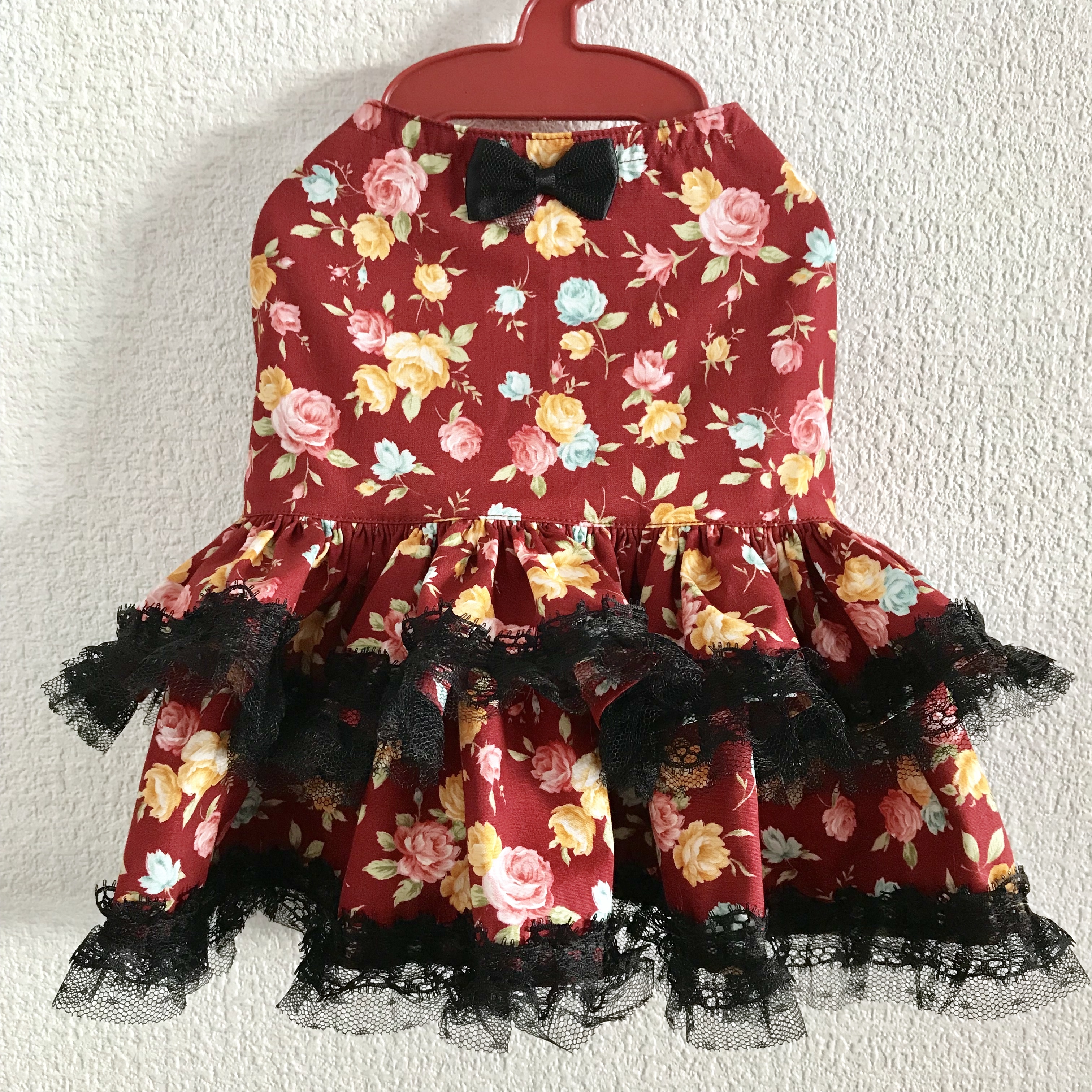 犬服 3号 ワンピース 花柄 バラ ボルドー 赤 黒フリル Tony Dog Zakka ハンドメイド犬服と雑貨のお店