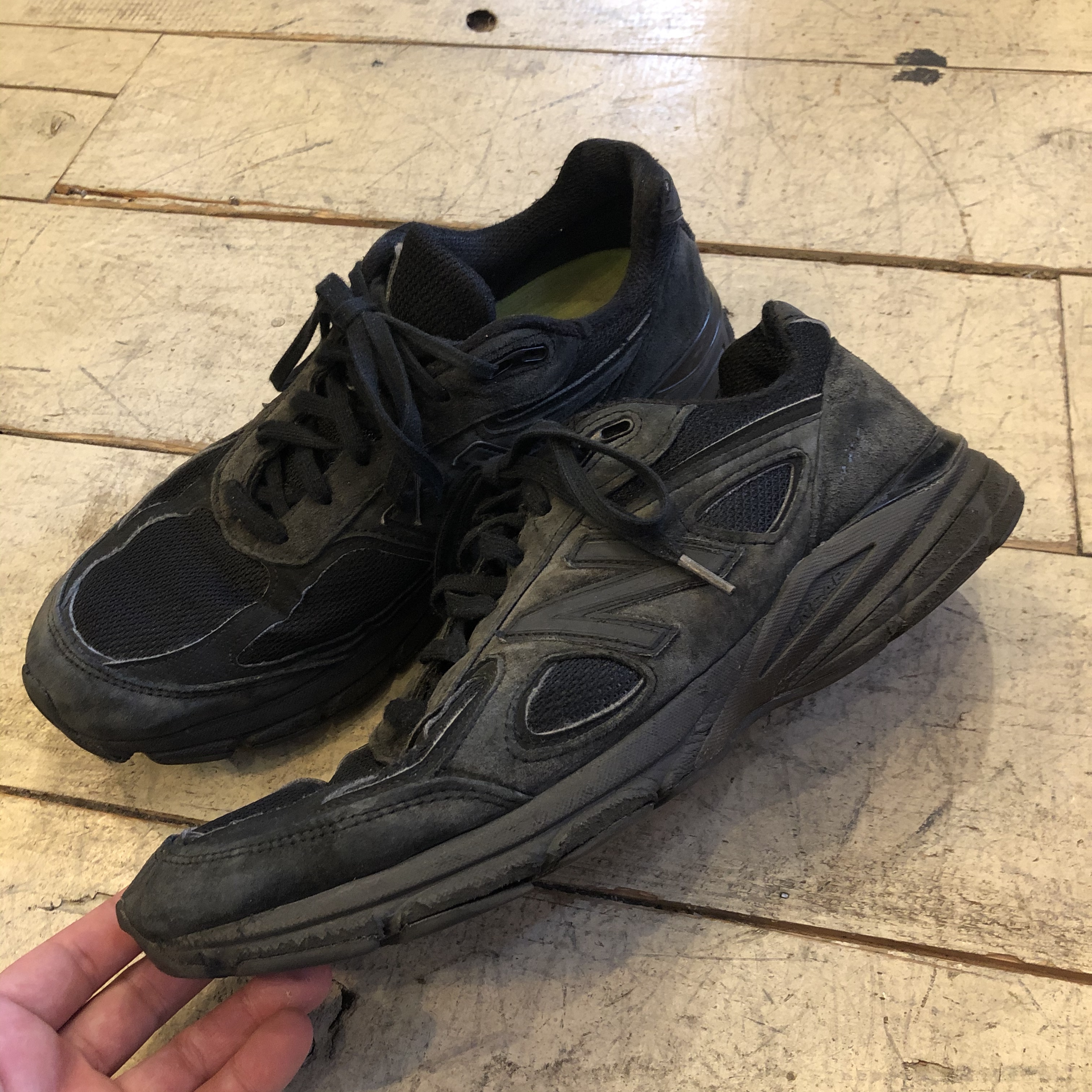 new balance 990v4 all black